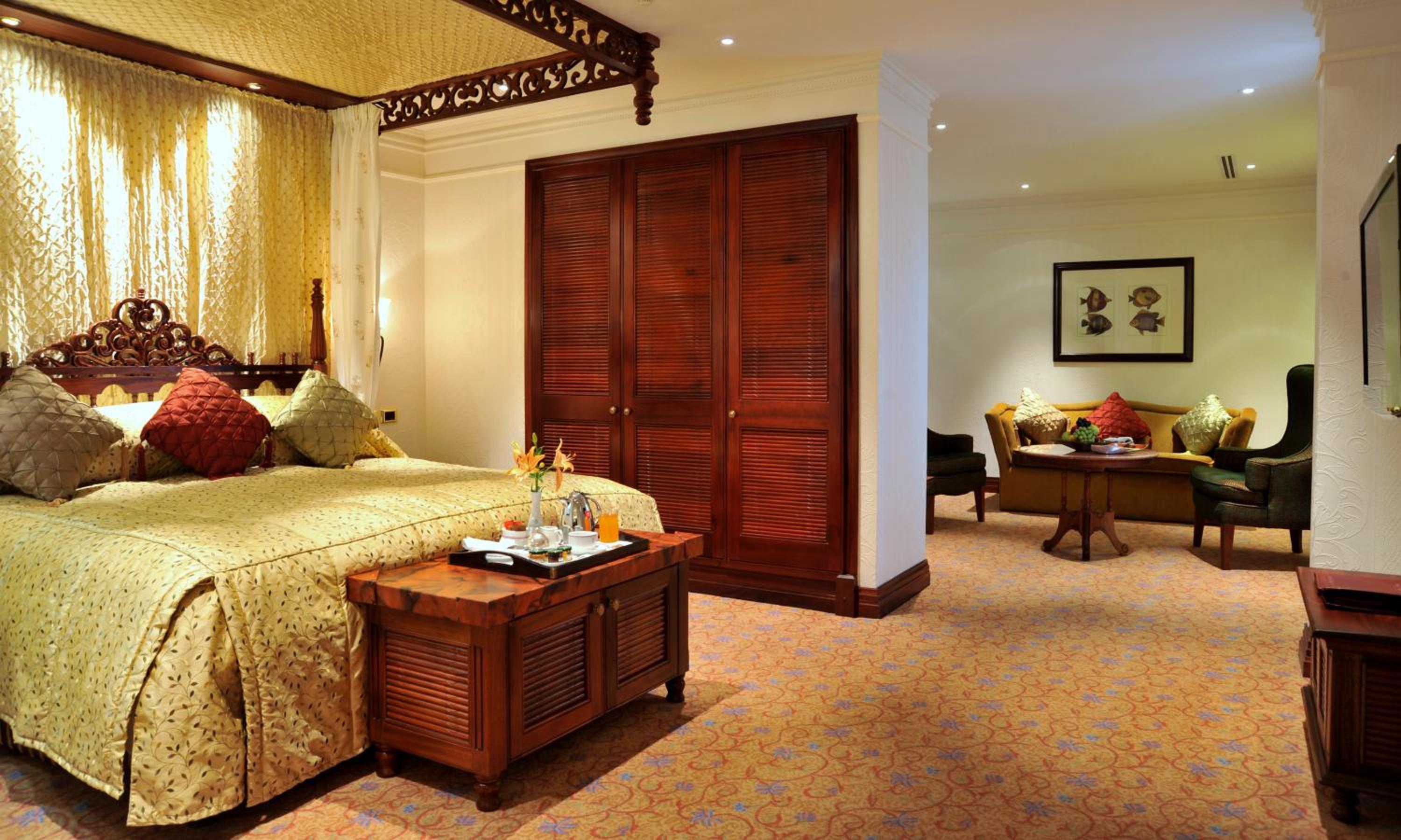 Executive Suite - Photo 2