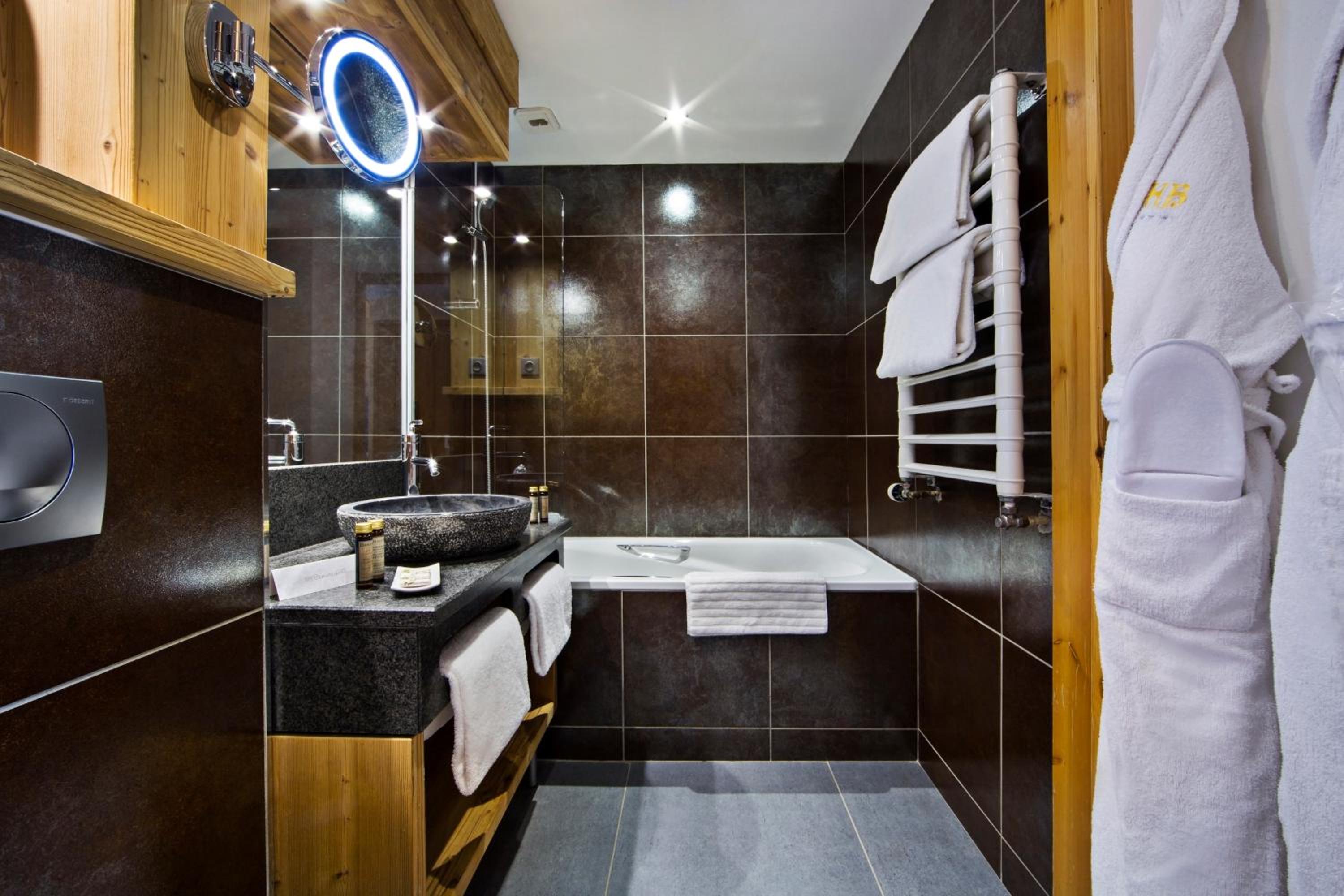 Two-Bedroom Chalet - Photo 11