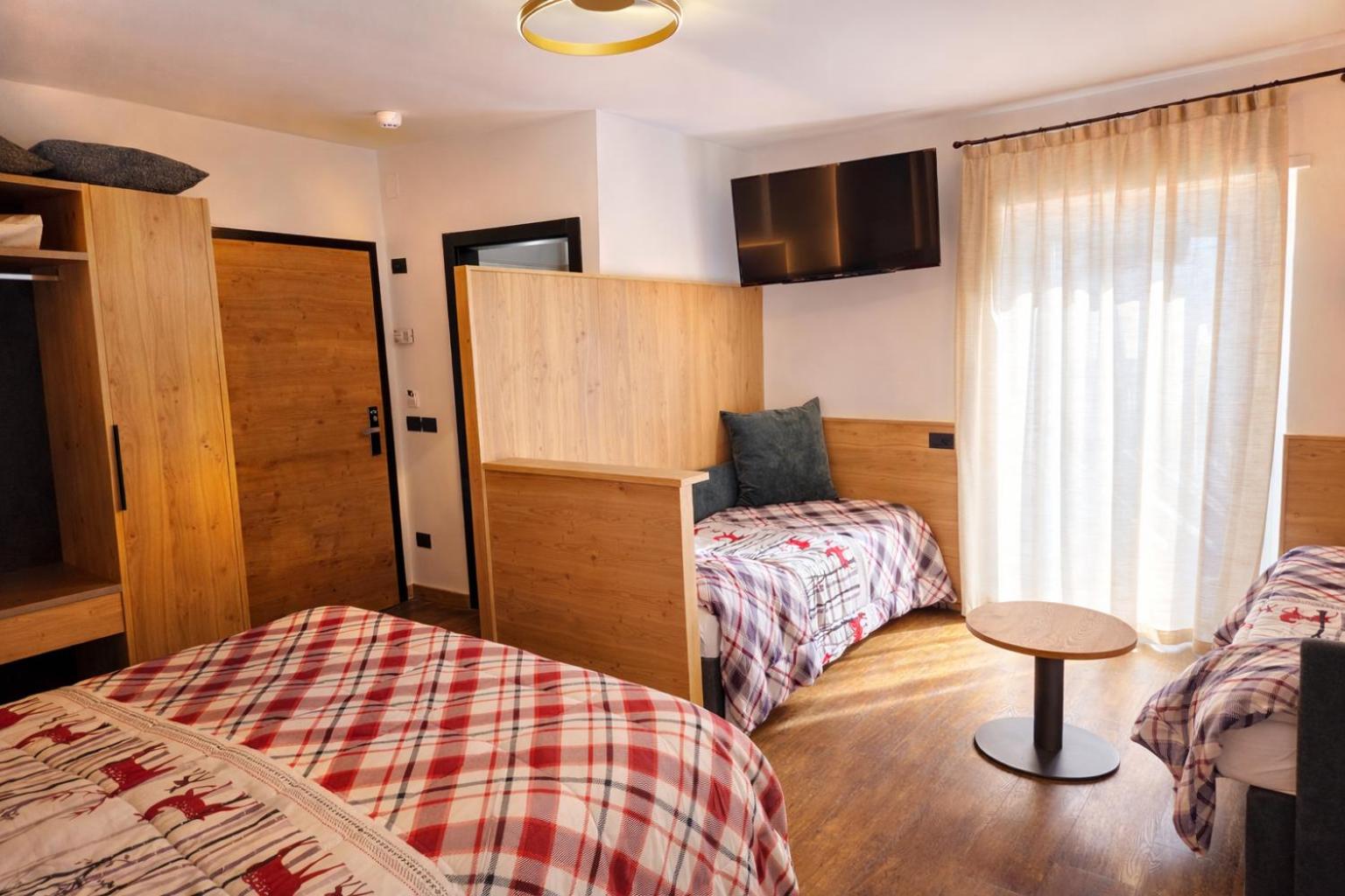 Superior Quadruple Room photo 2