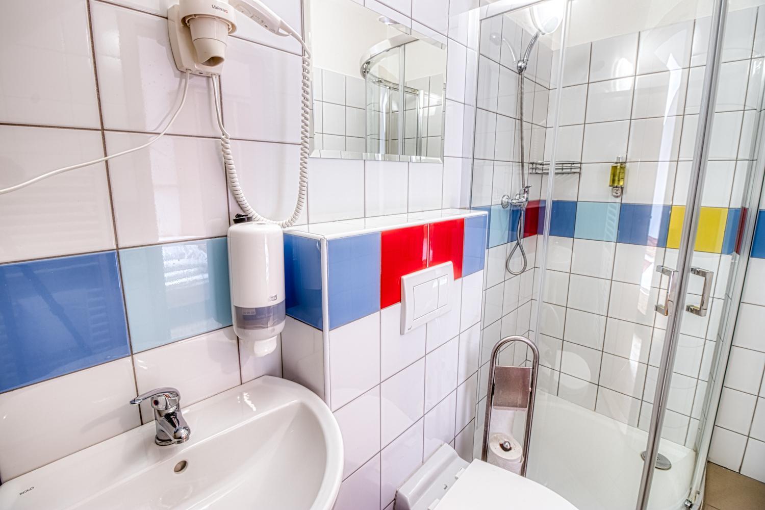 Single Room with Private Bathroom photo 3