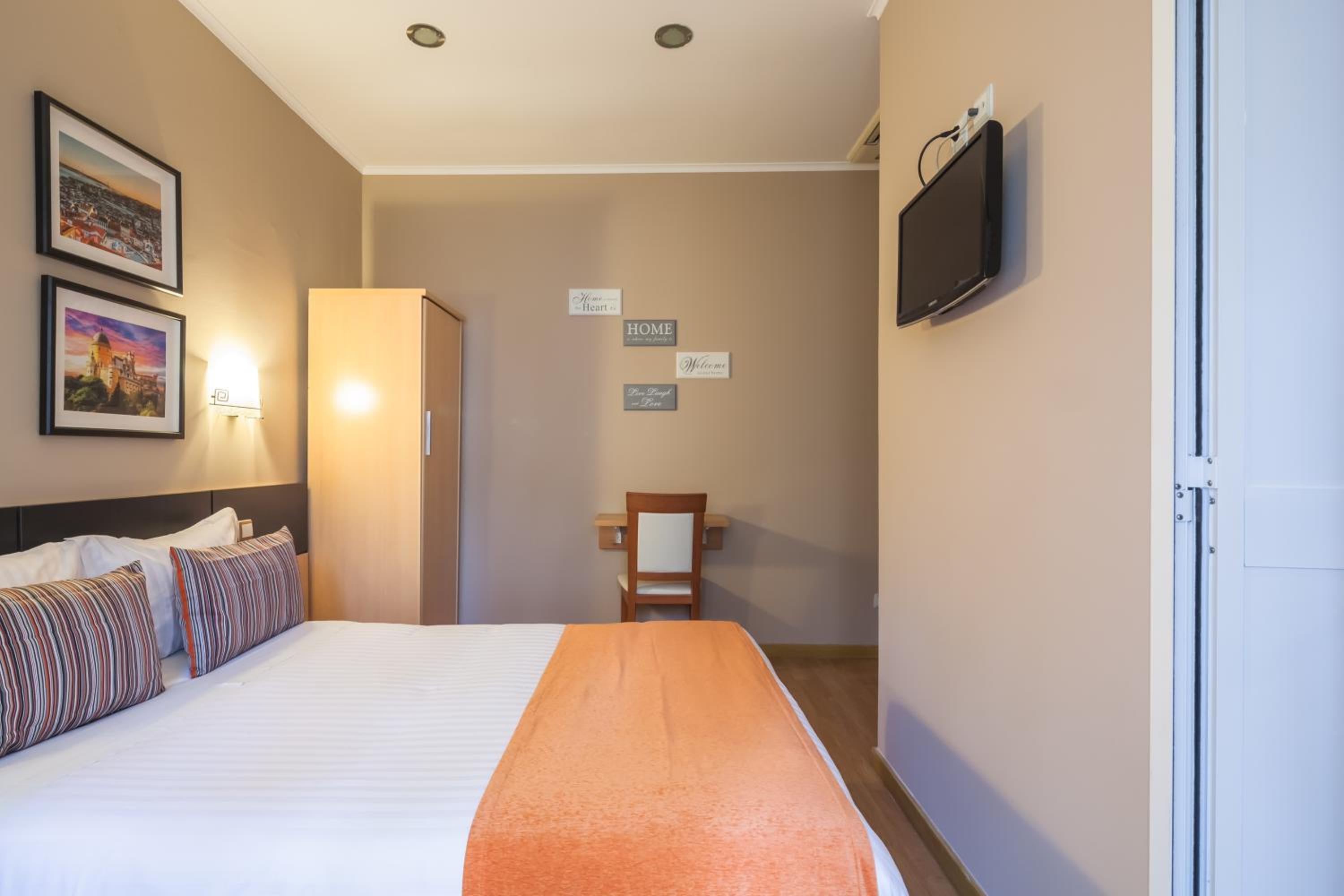 Standard Double Room - Photo 6