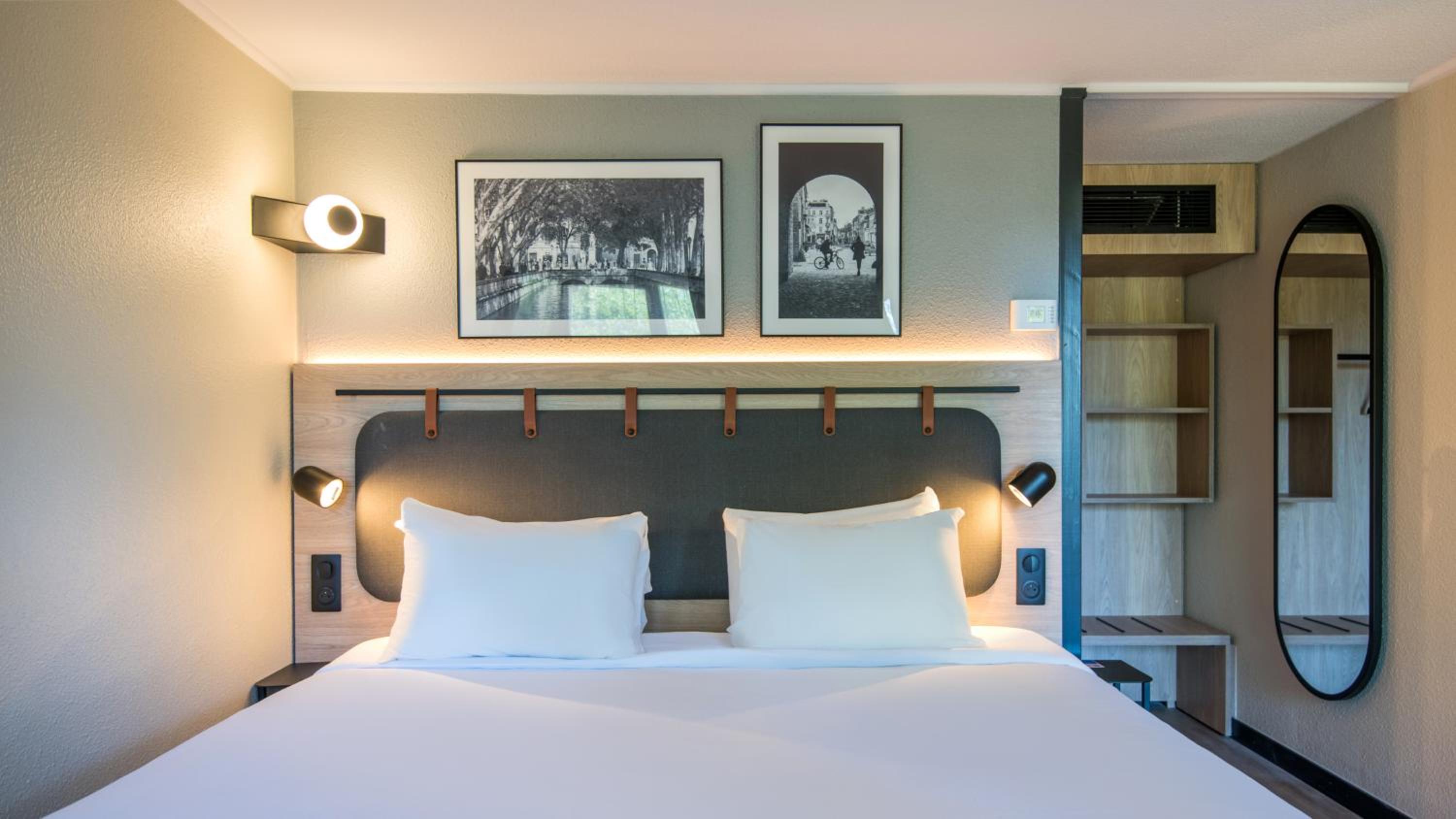 Superior Room - 1 King Bed photo 3