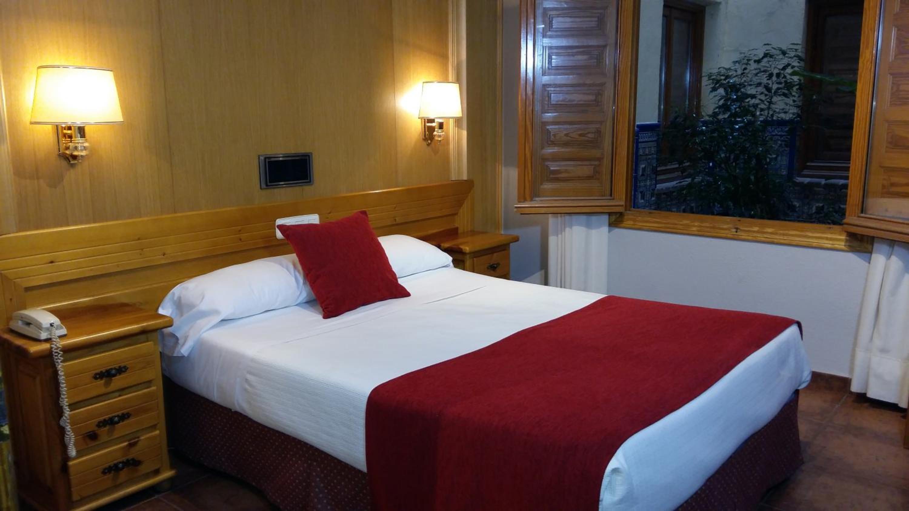 Double Room - Photo 11
