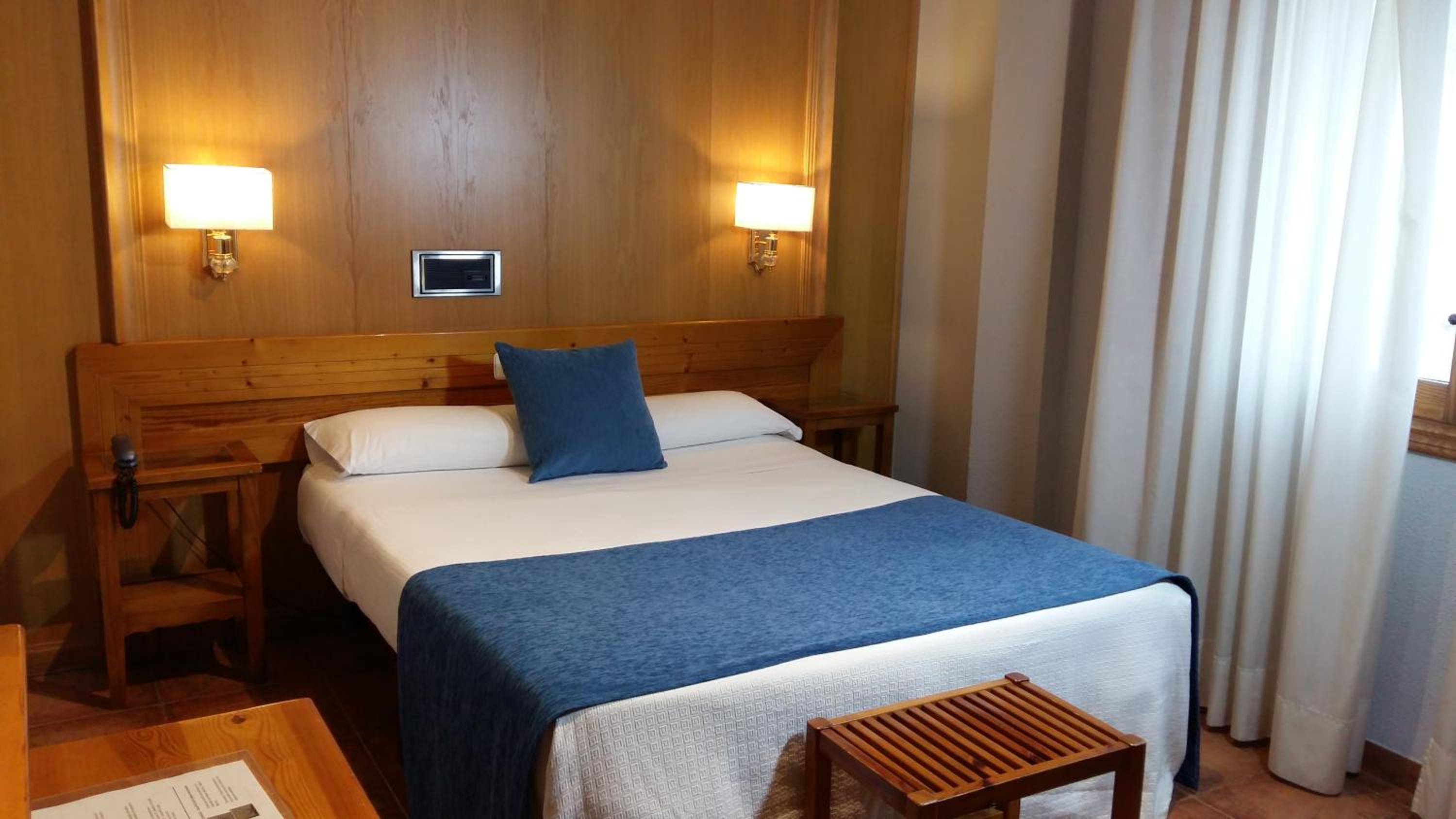 Double Room - Photo 18