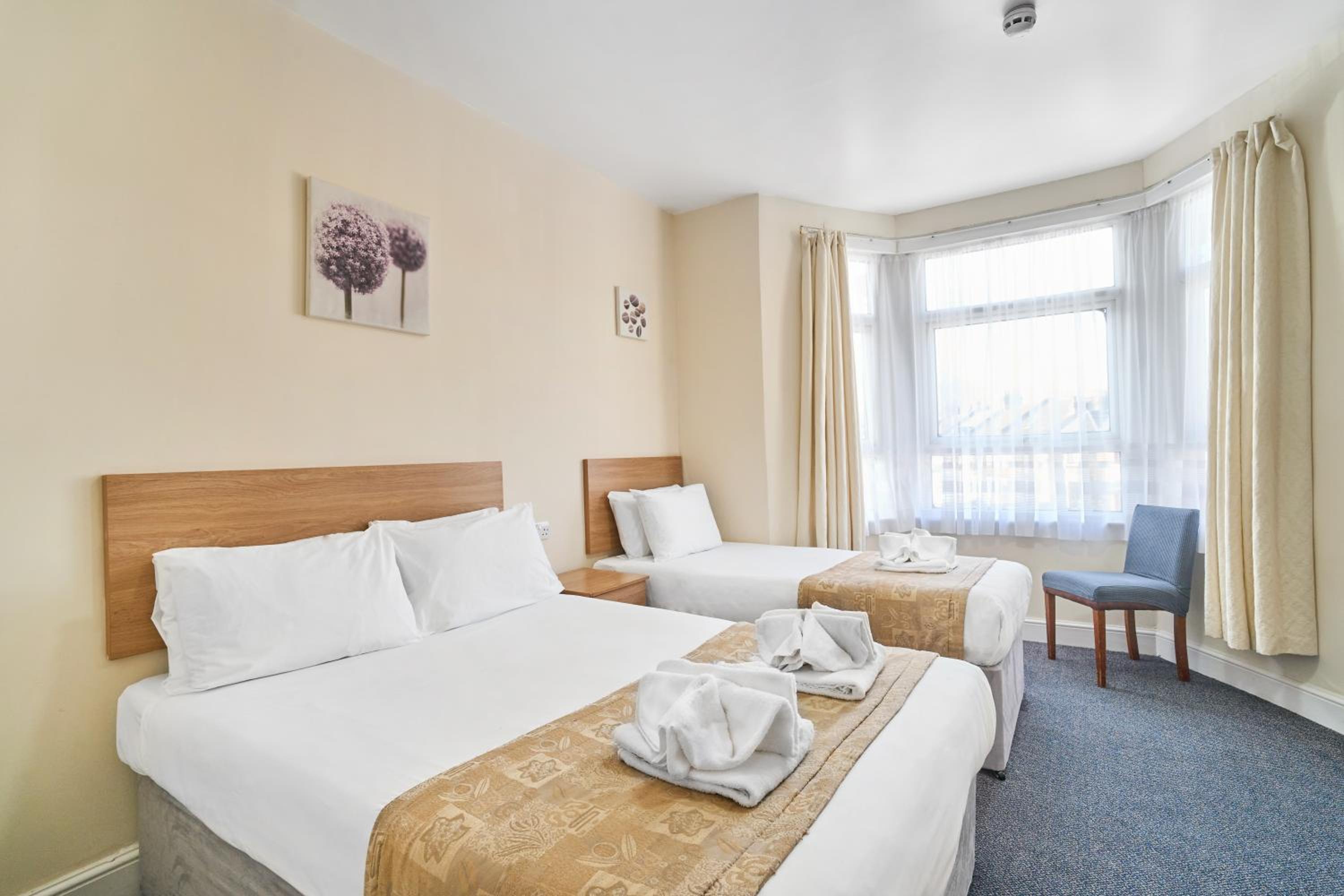 Twin Room - Photo 4