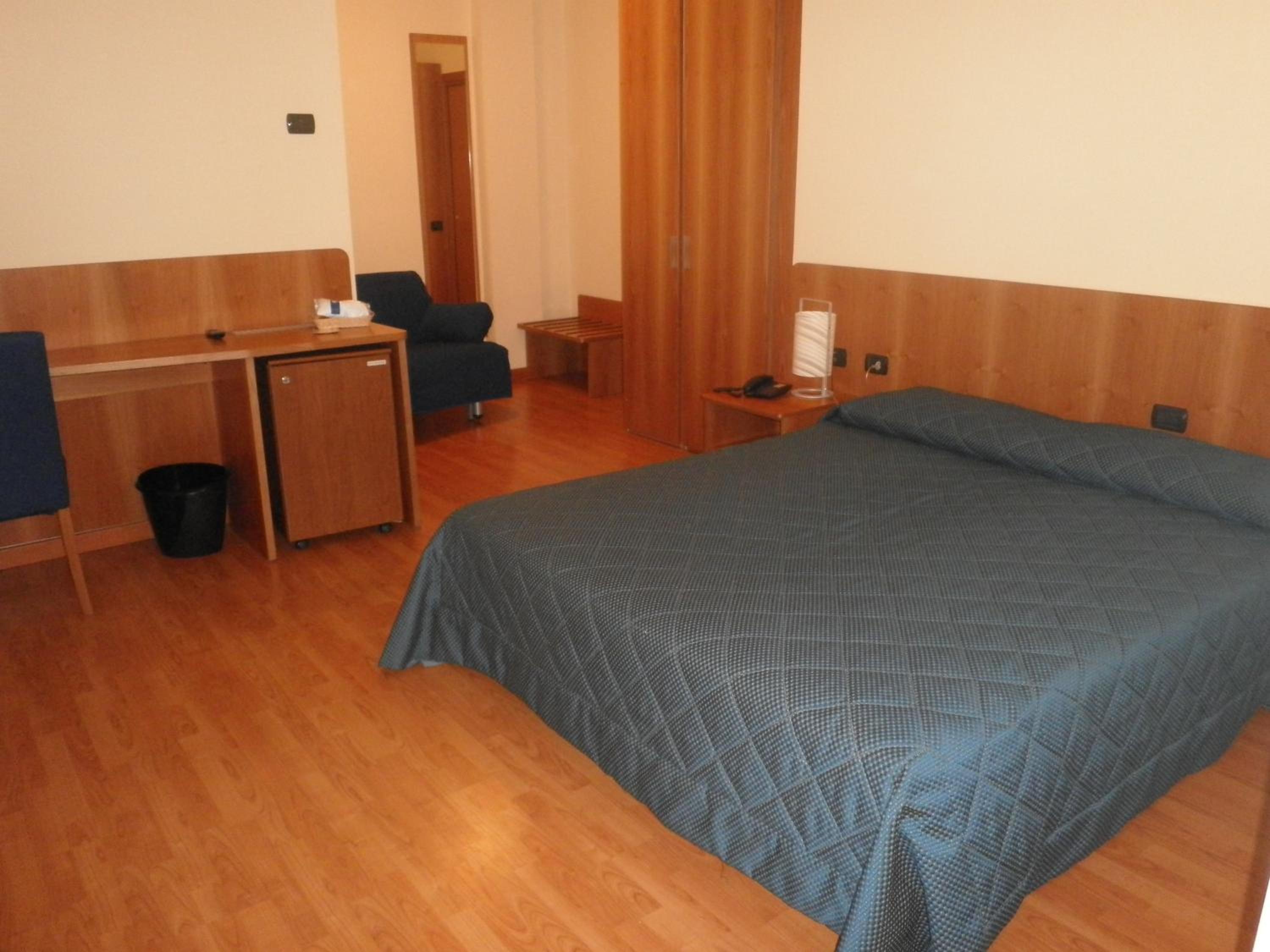 Double or Twin Room - Photo 2