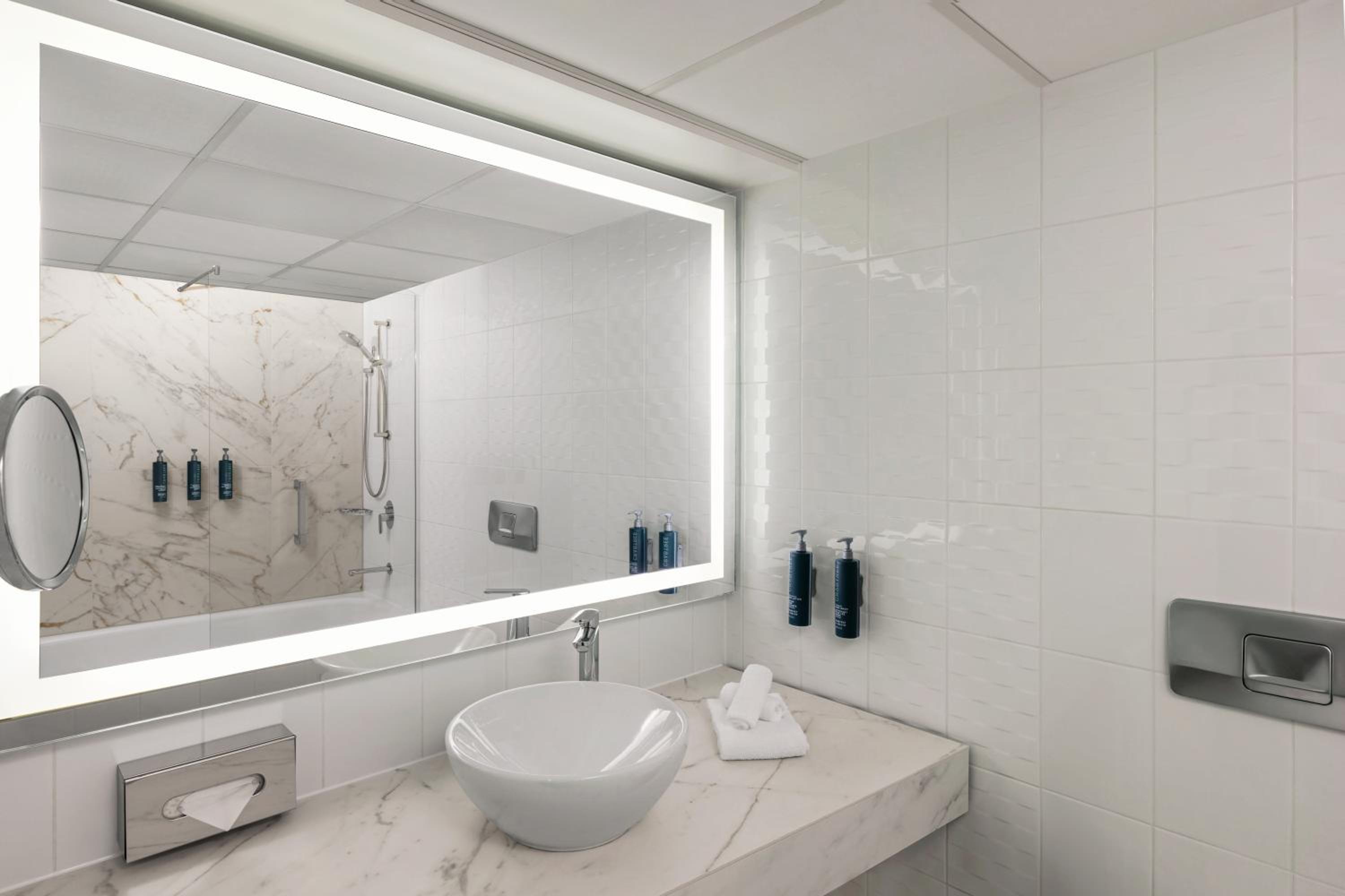 One King Waterfront Junior Suite - Photo 4