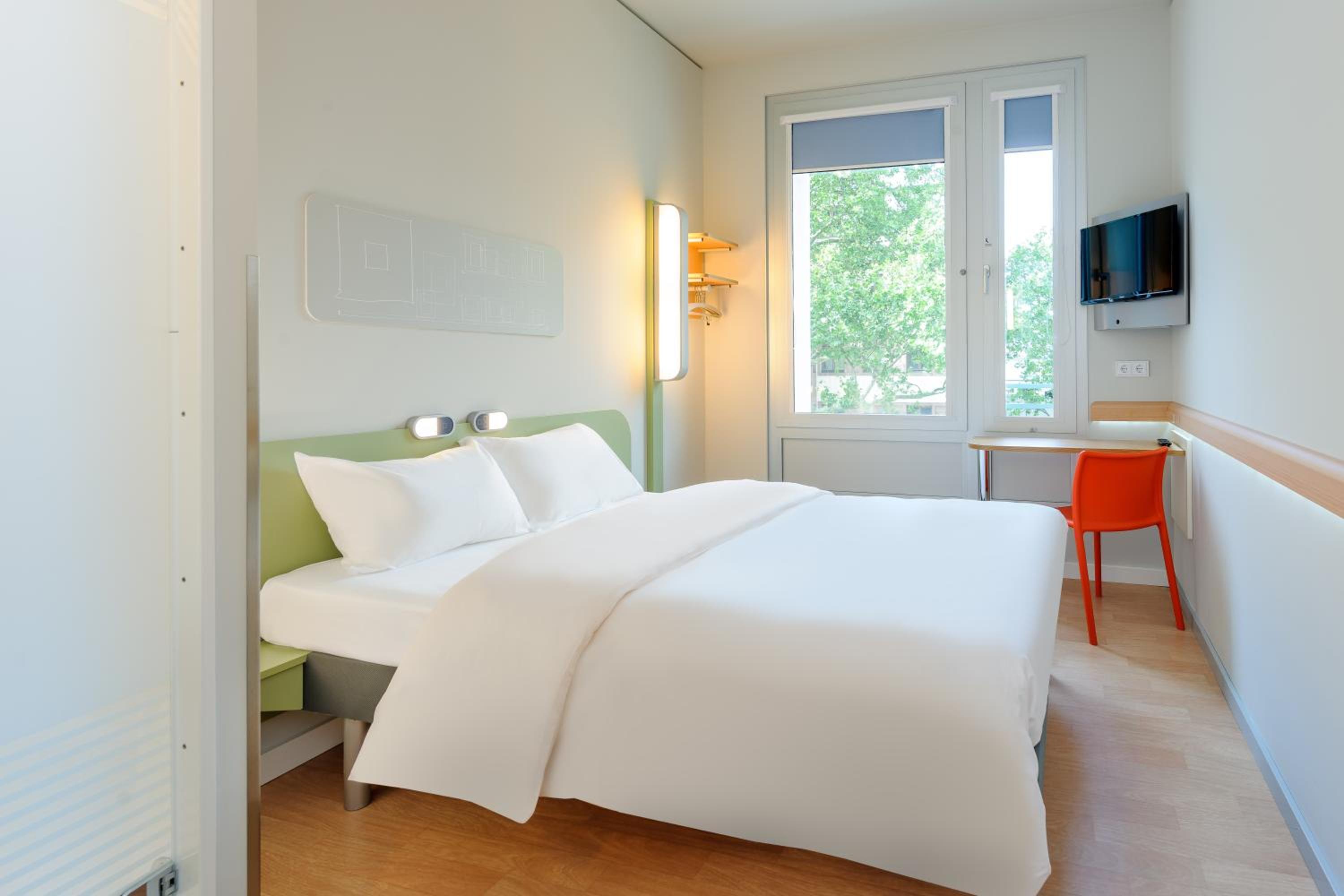 Standard One Double Bed - Photo 14