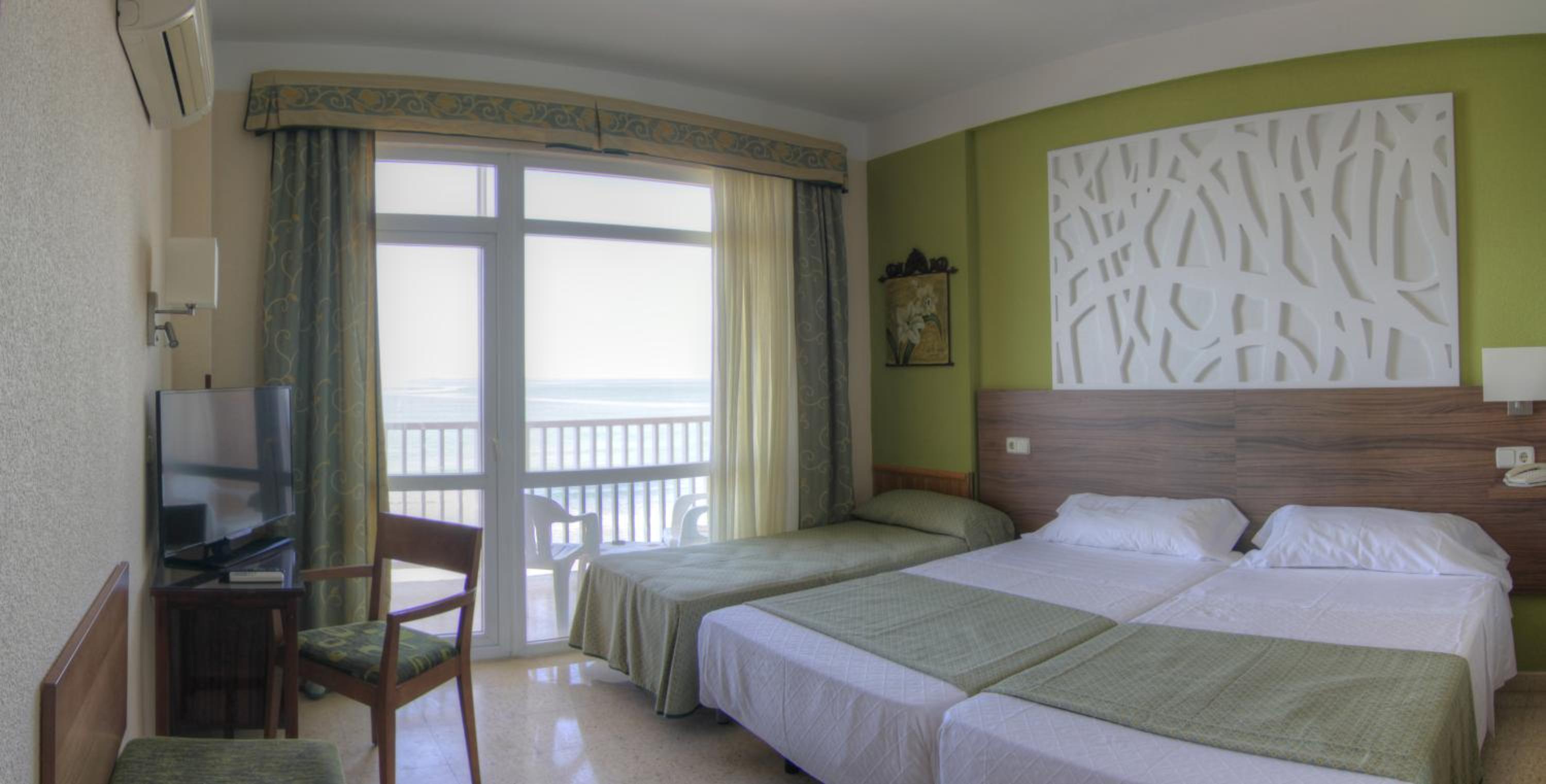Habitación Doble con cama supletoria (2 adultos + 1 niño)