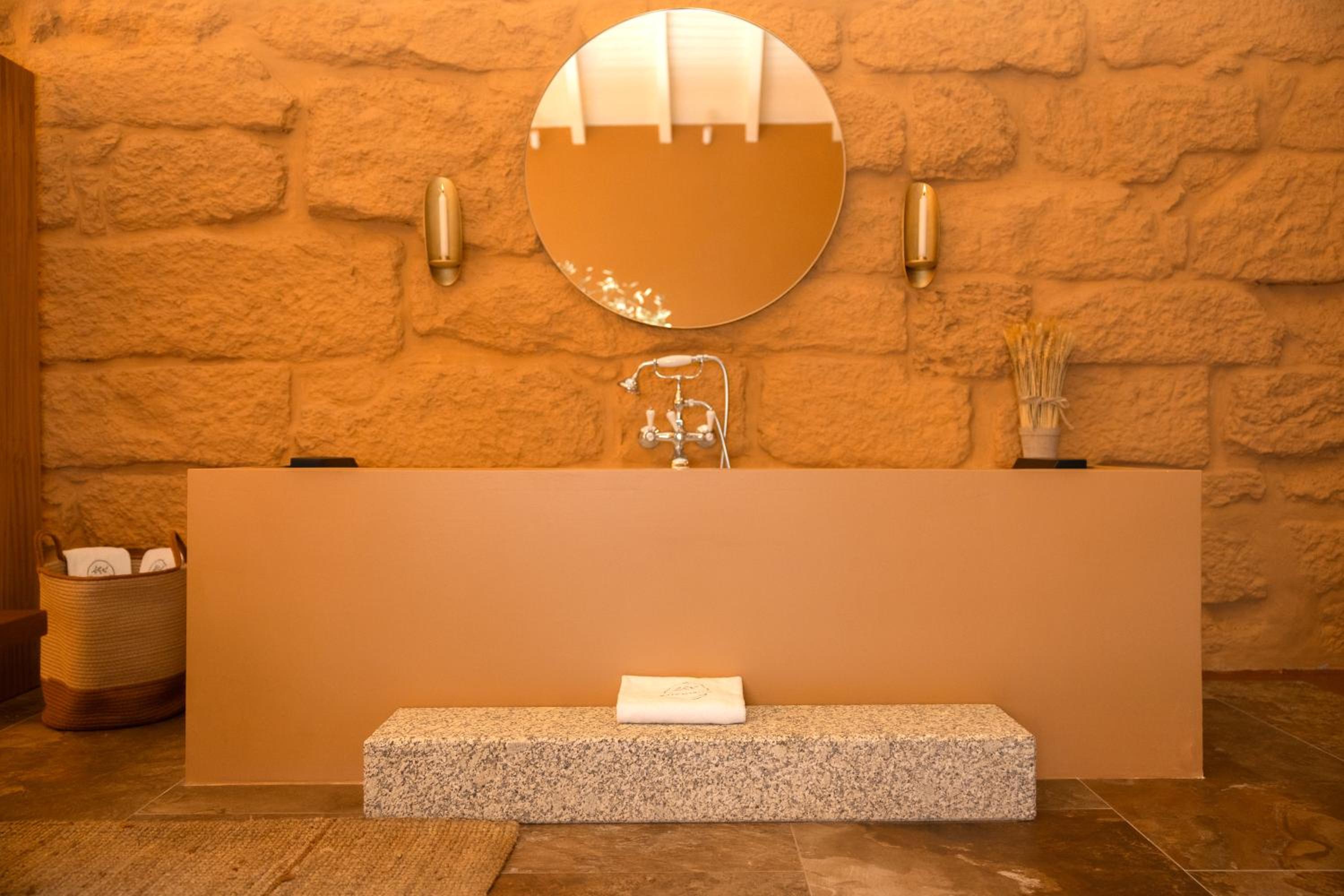 Studio with Spa Bath photo 2