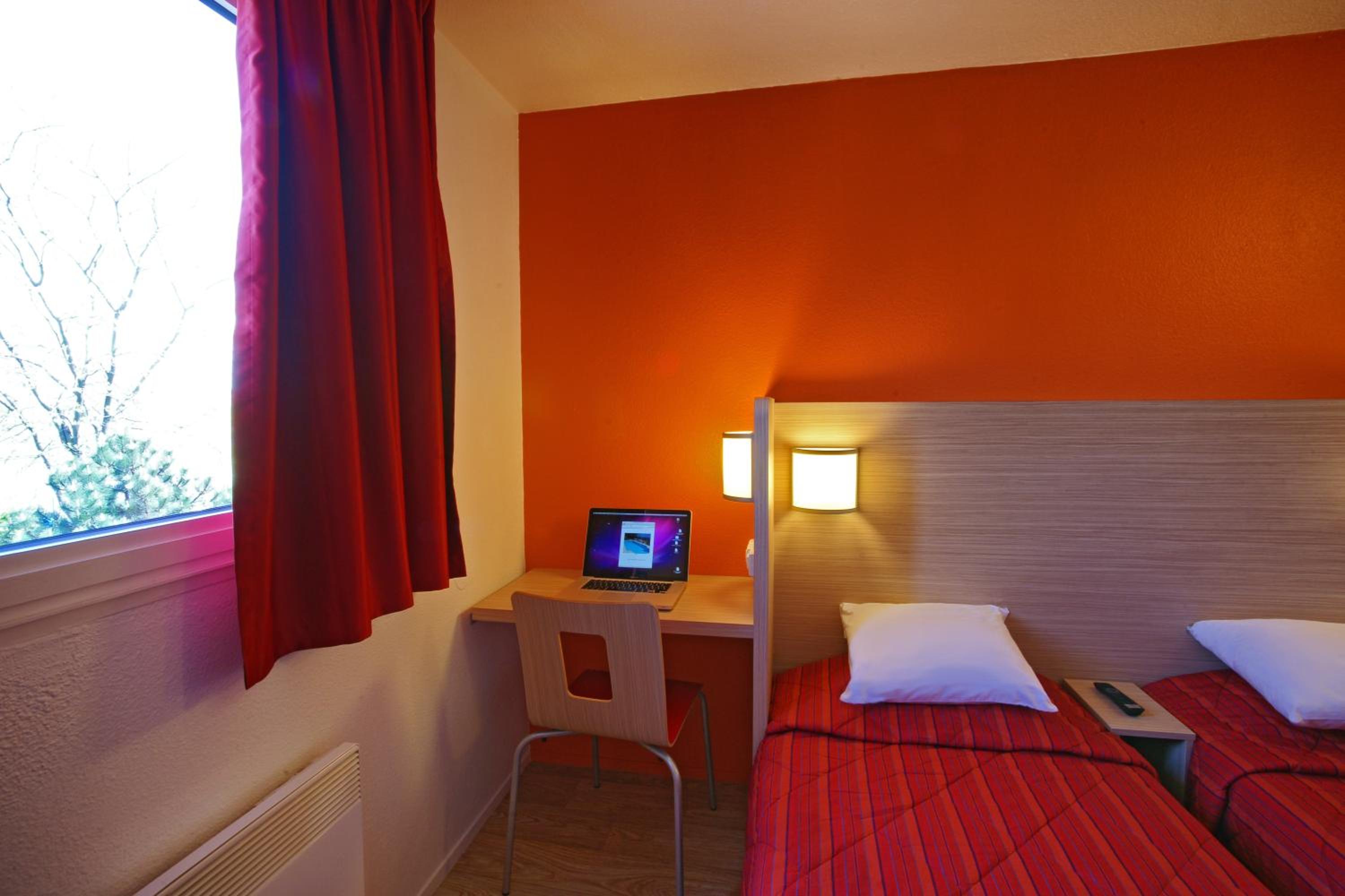 Twin Room - Photo 1
