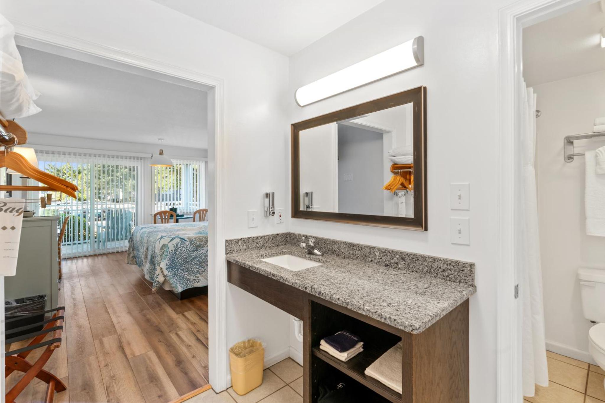 Deluxe Double Room with Balcony and Sea View
