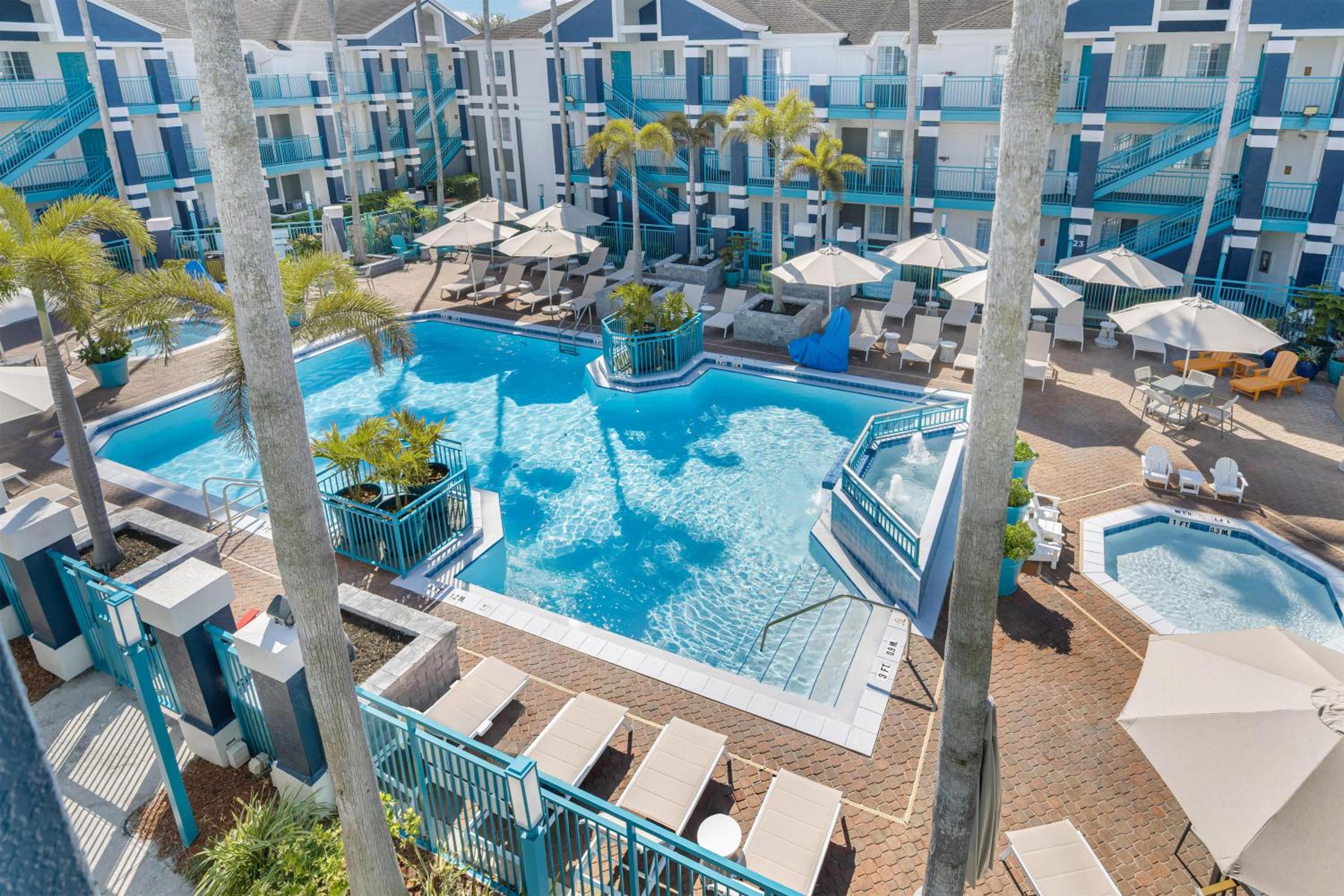 One Bedroom Suite - Pool Area