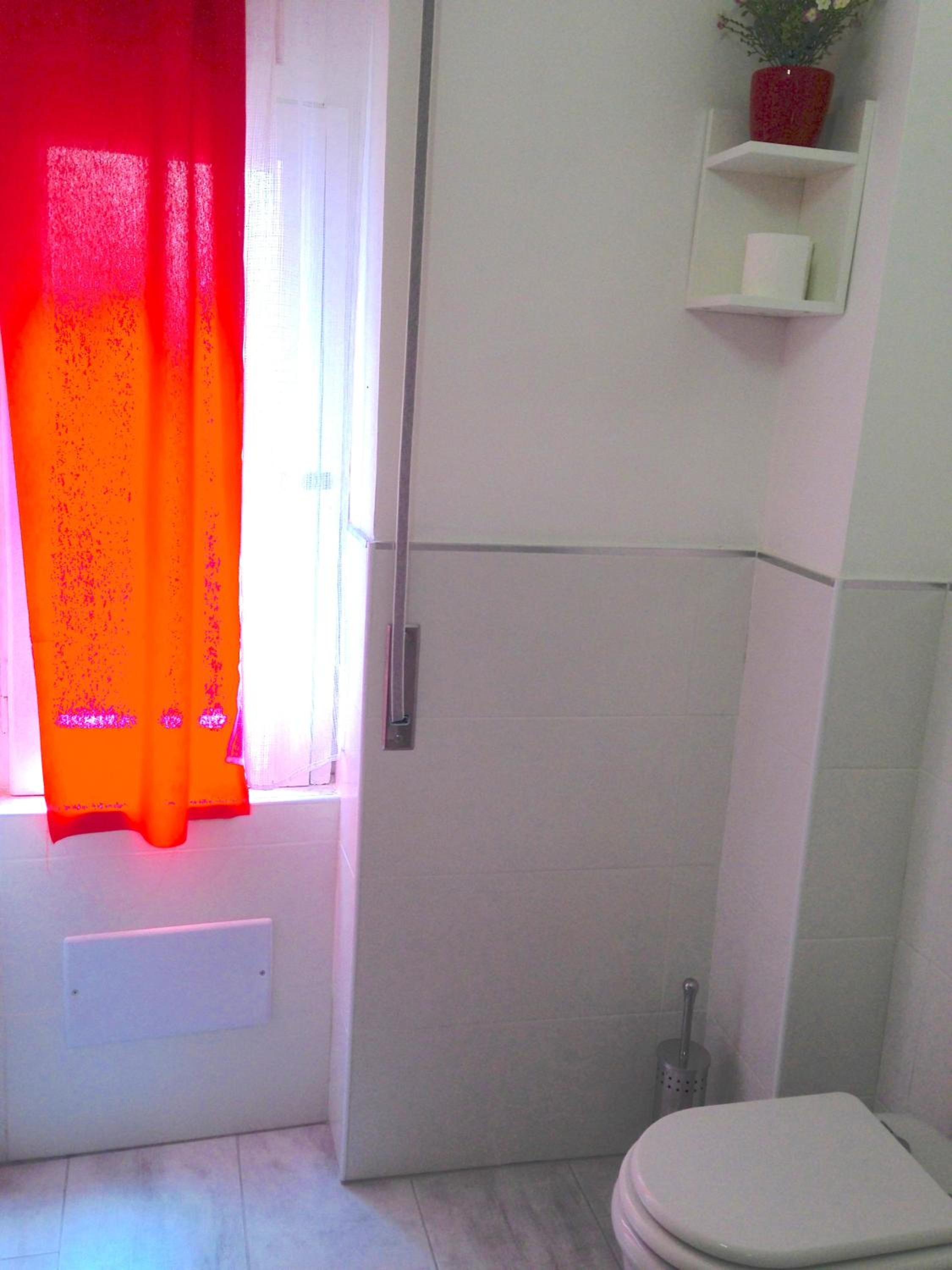 Double Room with Private Bathroom - Photo 4