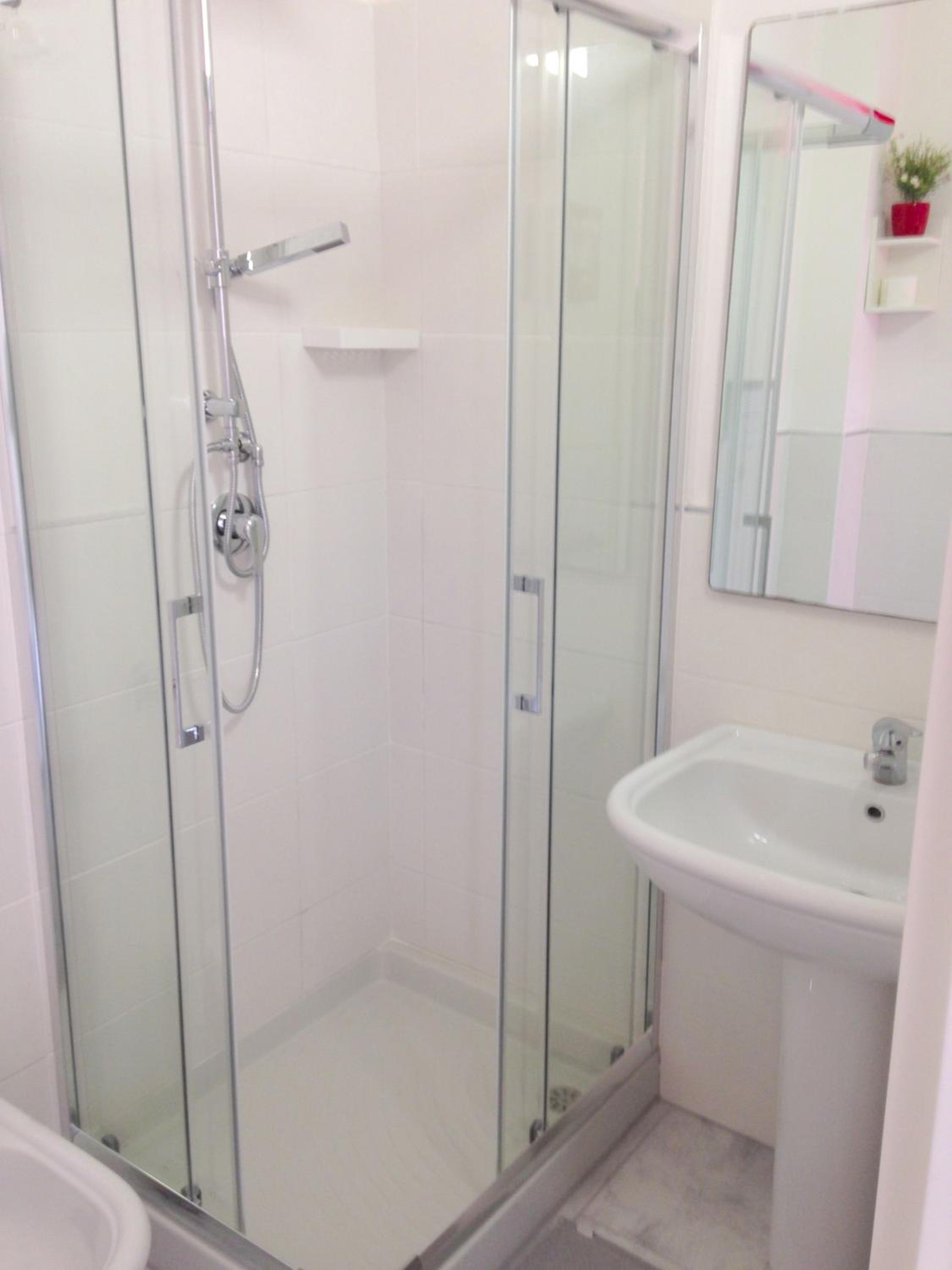 Double Room with Private Bathroom - Photo 5