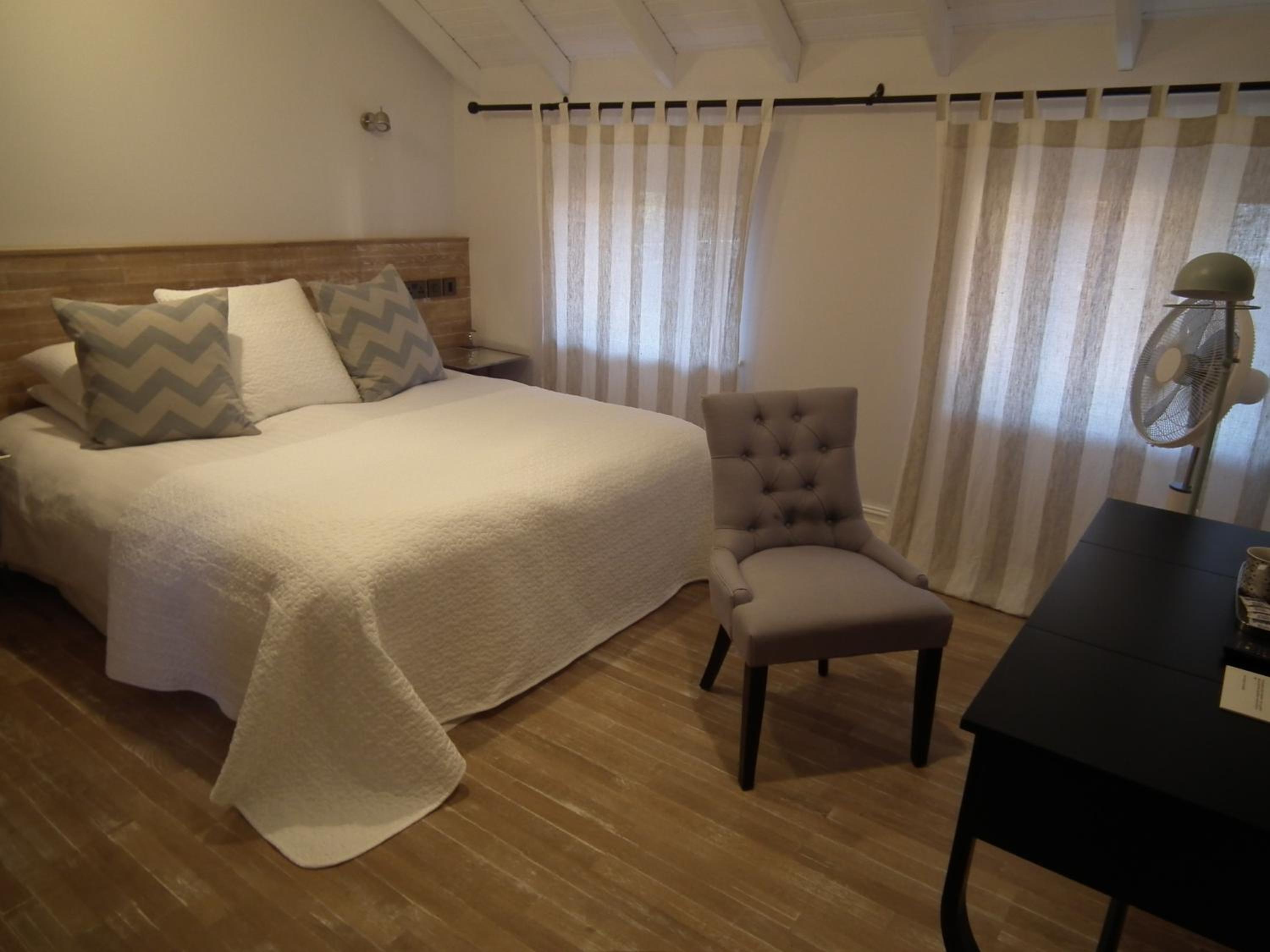 Classic Double Room - Photo 12