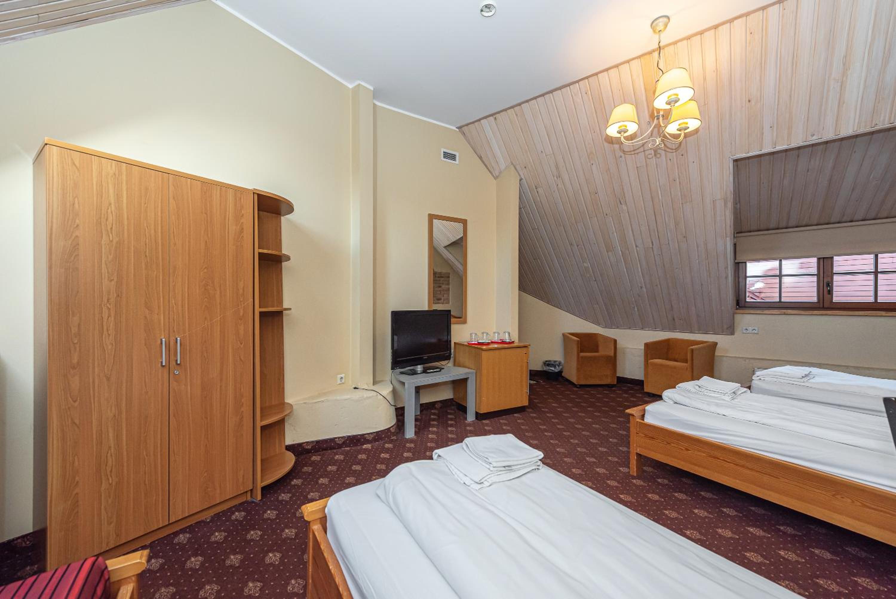 Economy Quadruple Room photo 2