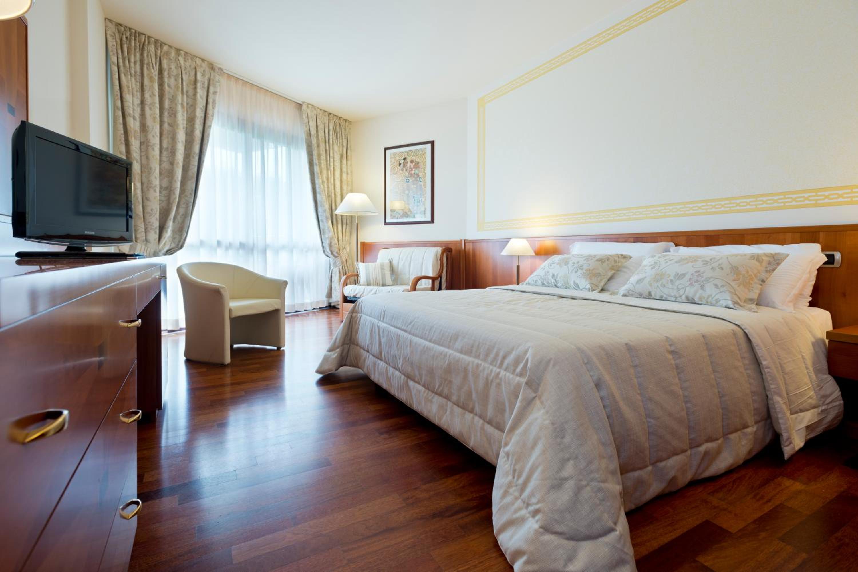 Standard Room with Balcony photo 3