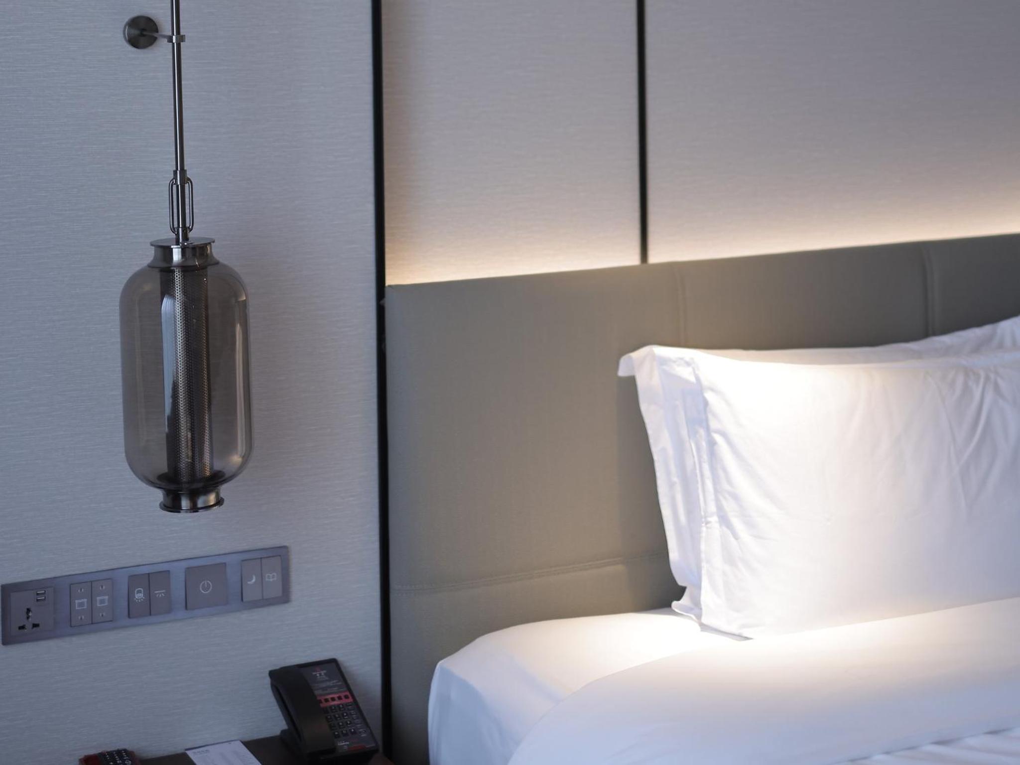 Standard King Room with Courtyard View - Photo 1