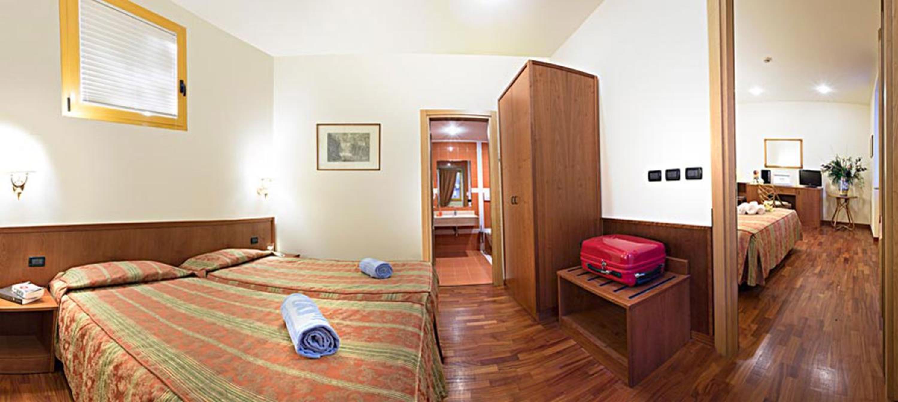 Quadruple Room - Photo 1