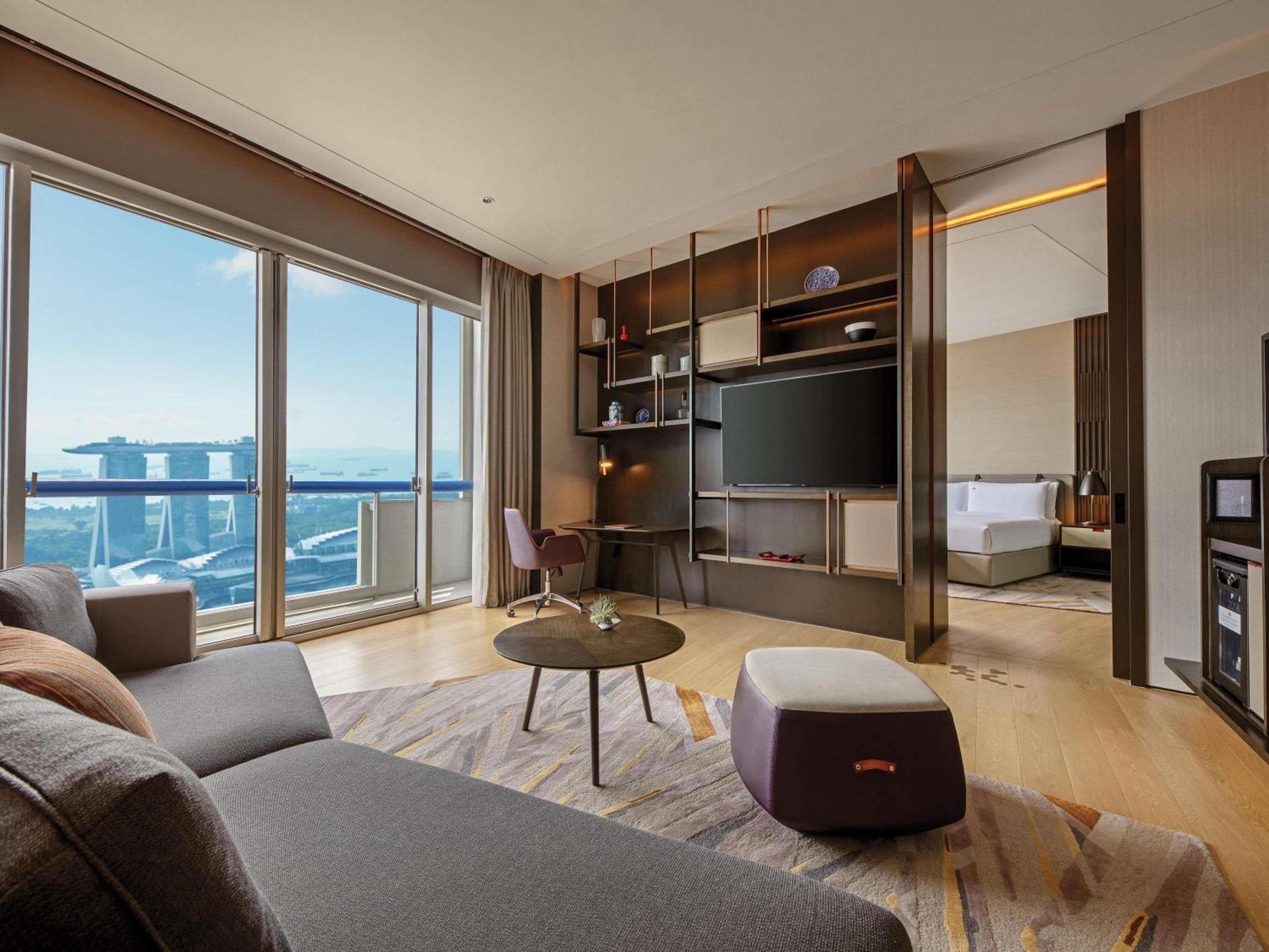 Crest King Suite with Marina Bay View, High Floor, Lounge Access and Two Balconies thumbnail 6