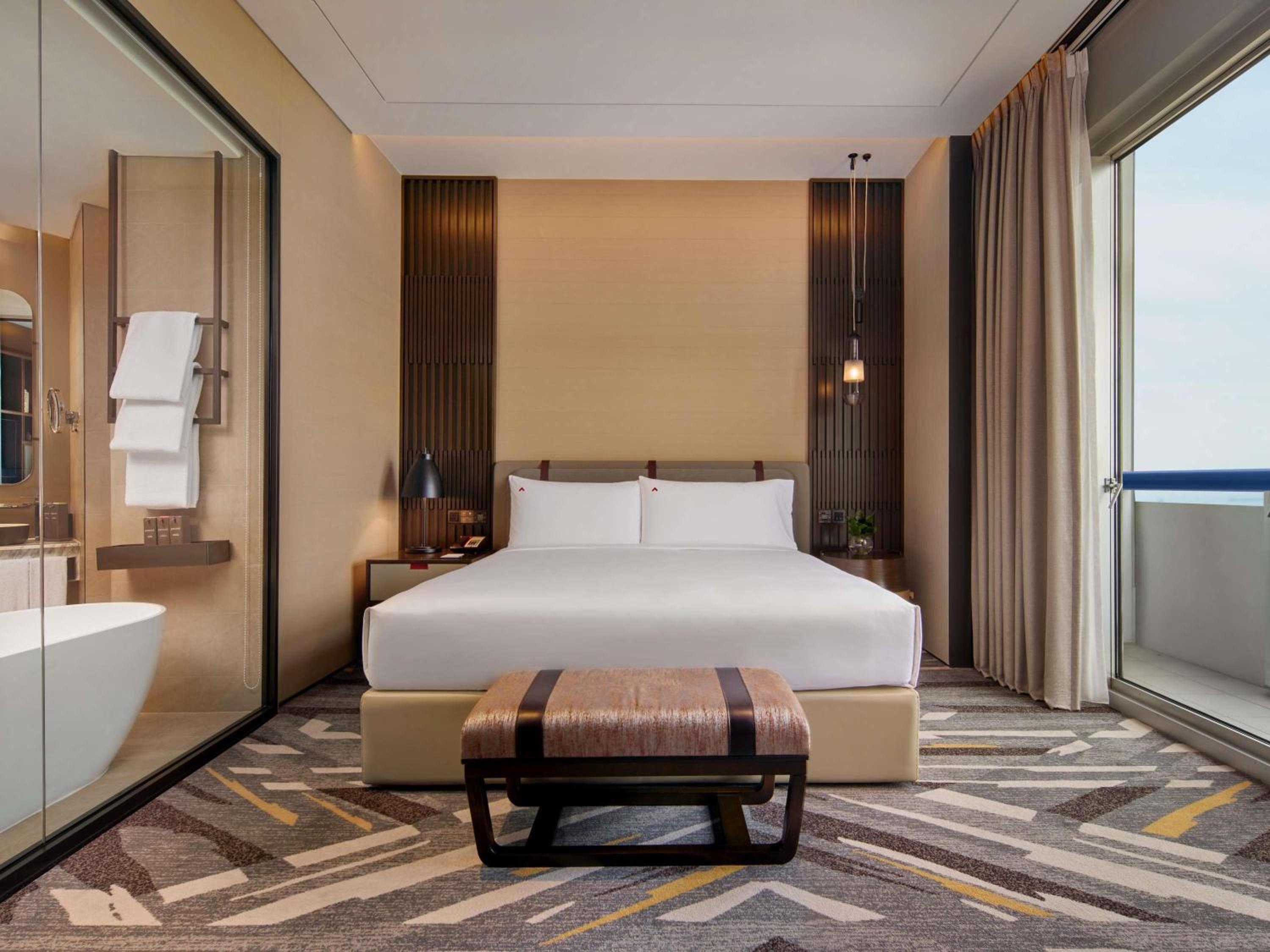 Crest King Suite with Marina Bay View, High Floor, Lounge Access and Two Balconies