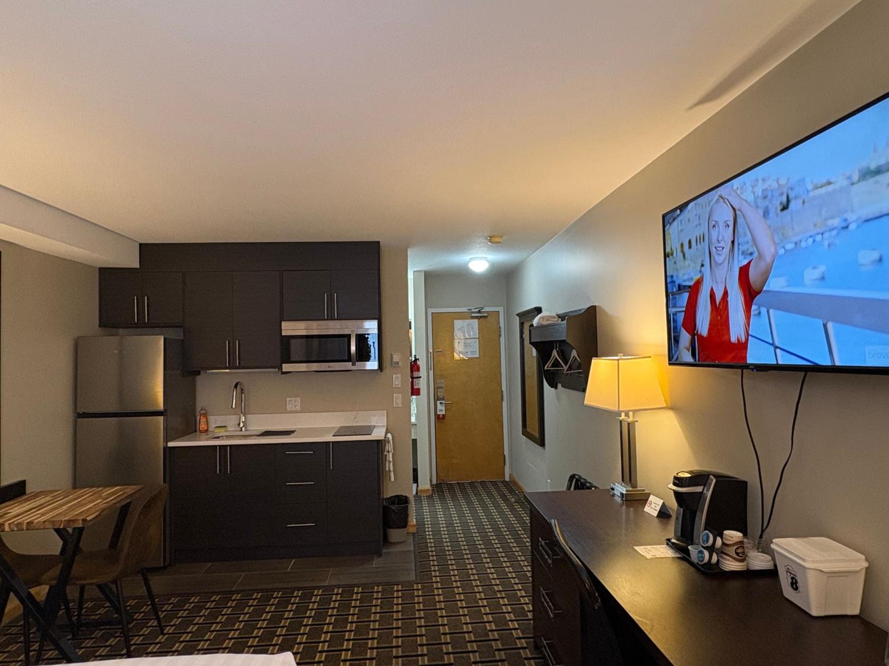 King Room with Kitchenette - Non-Smoking - Photo 1