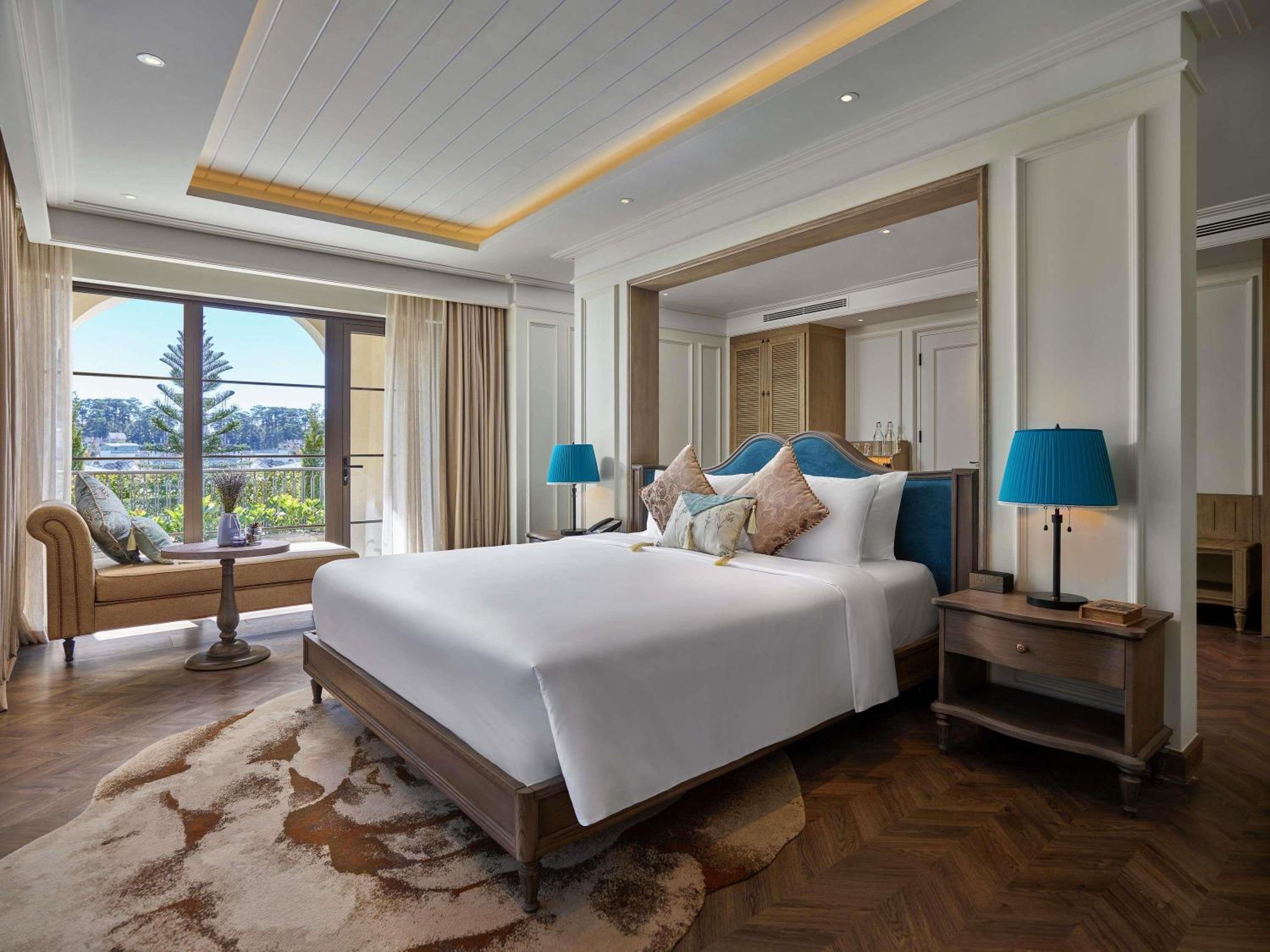 Executive Suite - Photo 4