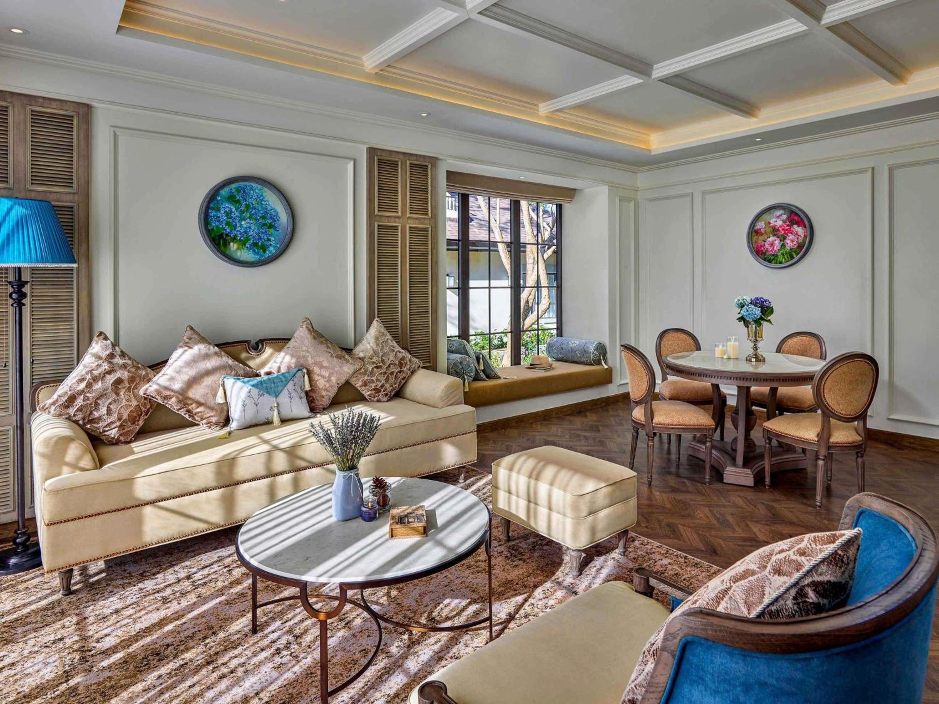 Executive Suite - Photo 9