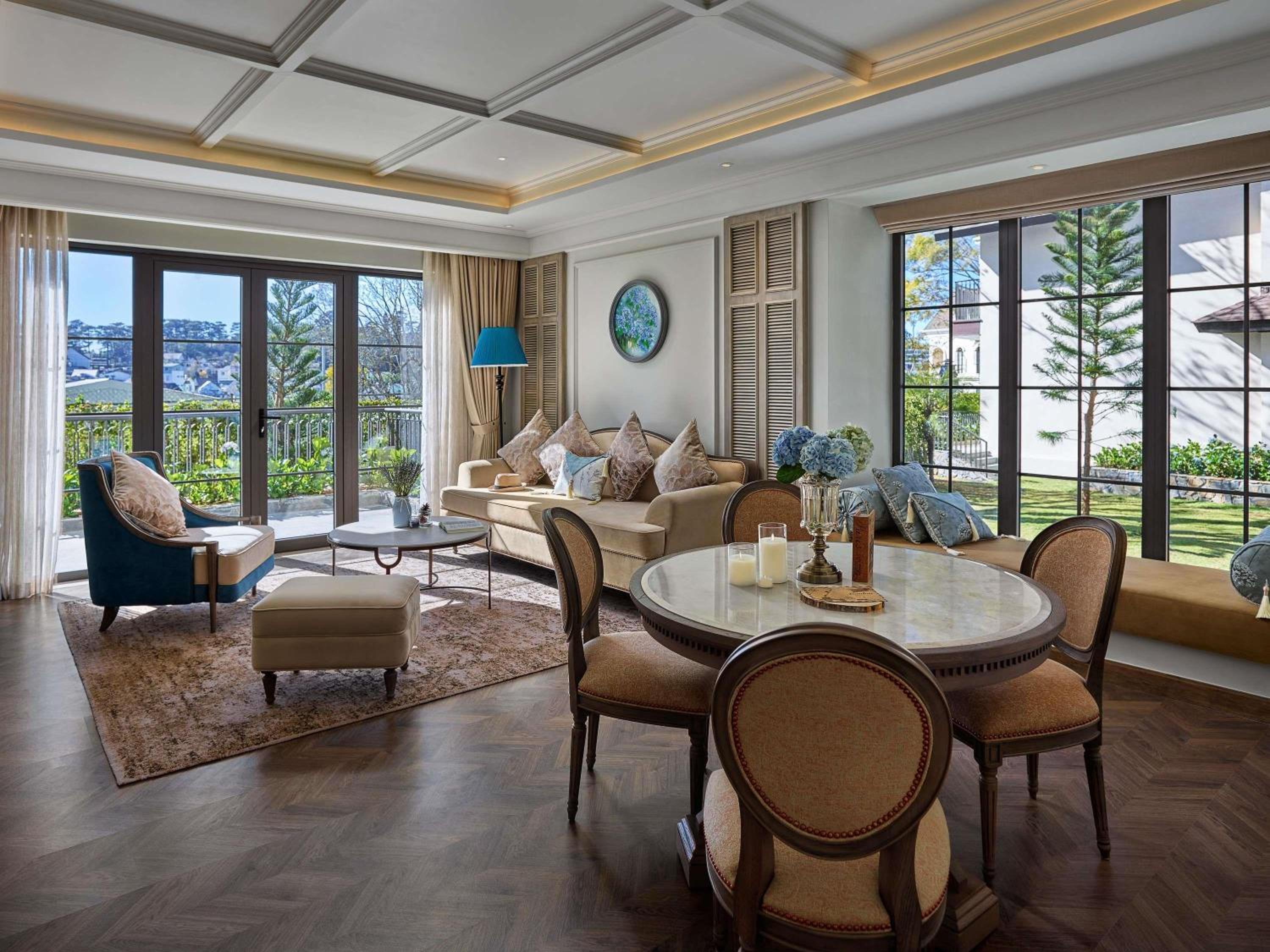 Executive Suite - Photo 10