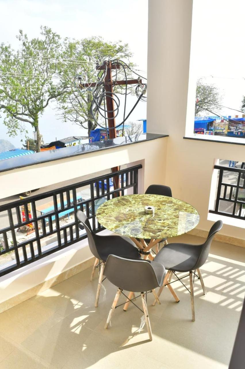 Family Room with Balcony photo 3