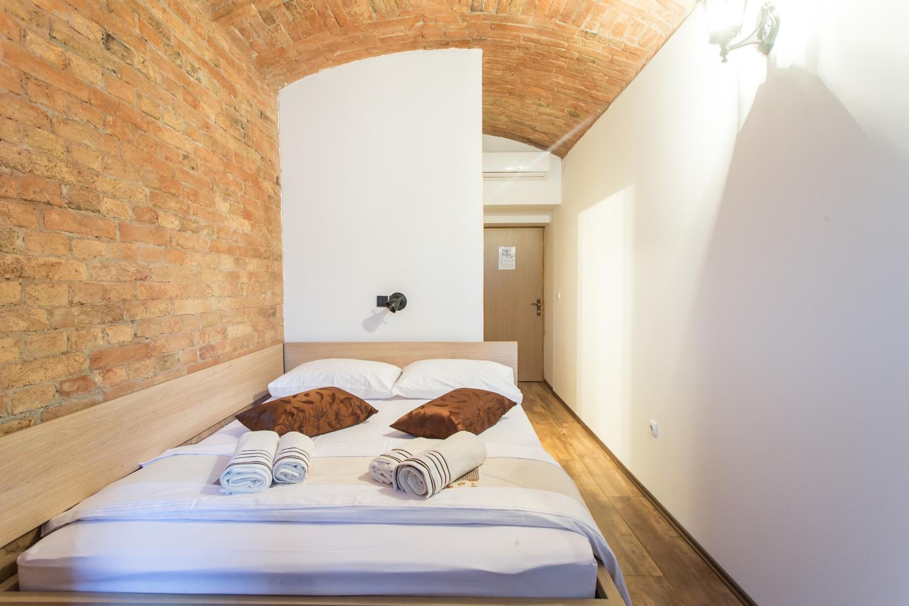 Double Room - Photo 2