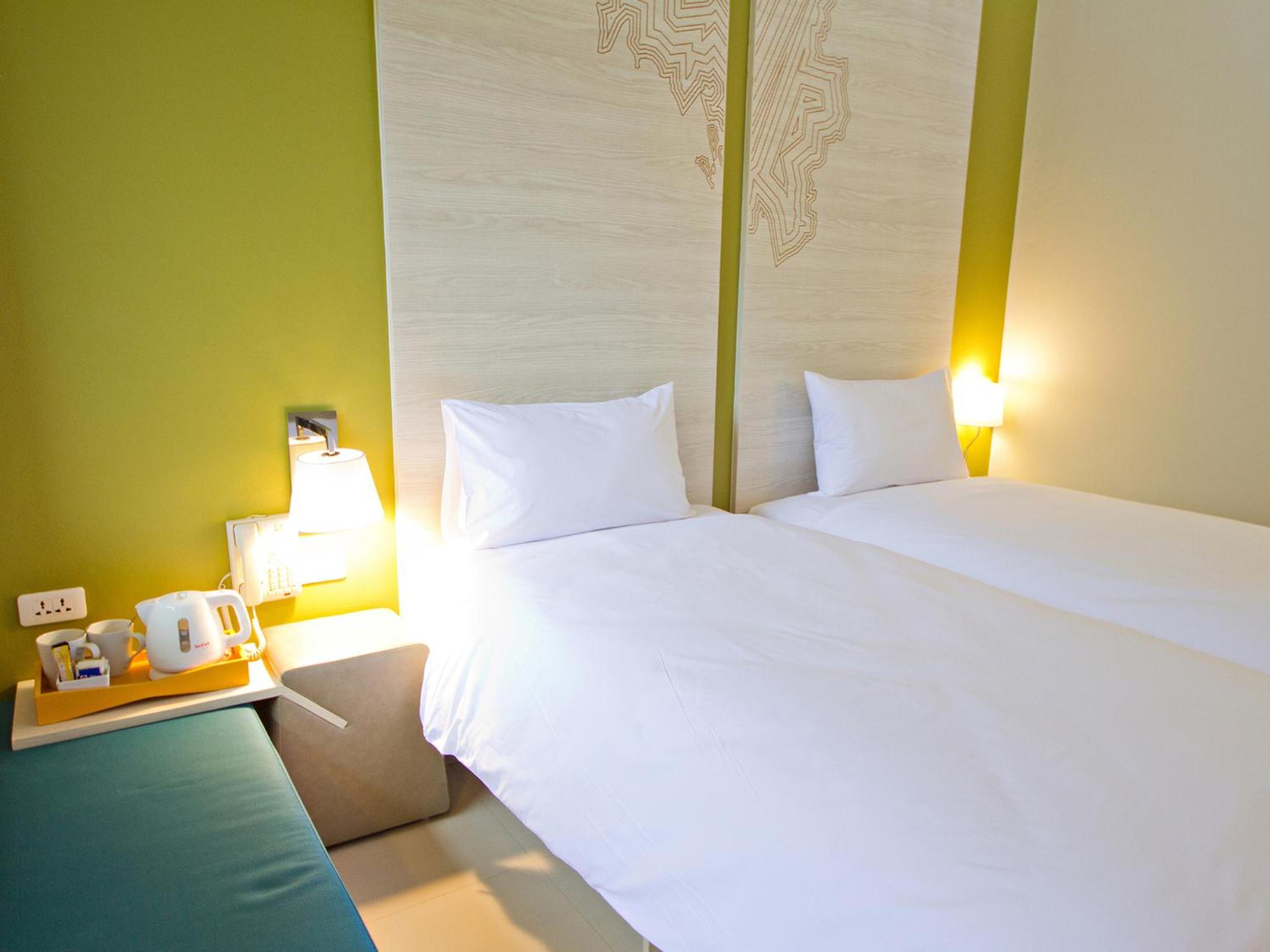 Standard Twin Room - Photo 4