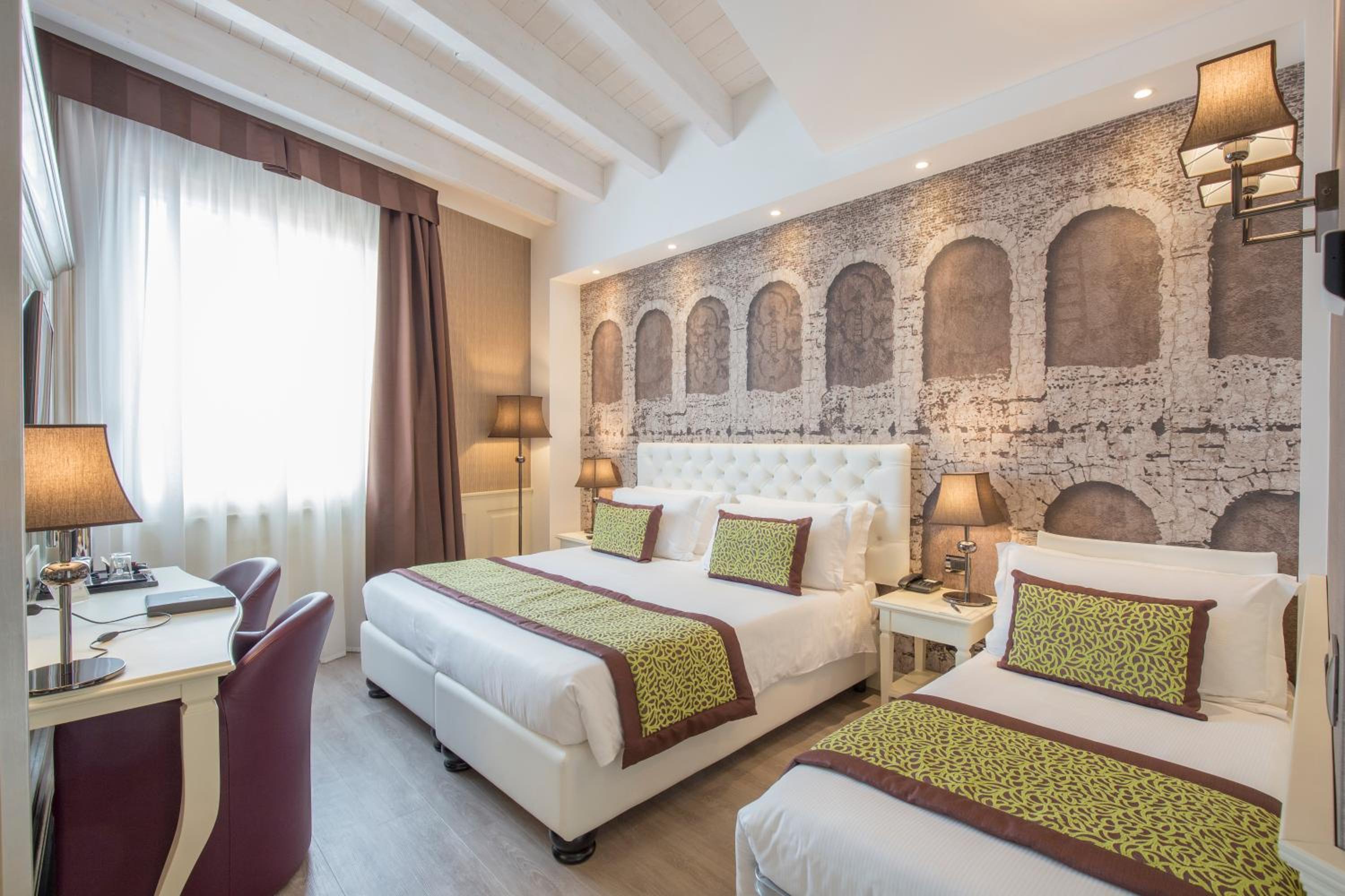 Deluxe Triple Room - Photo 1