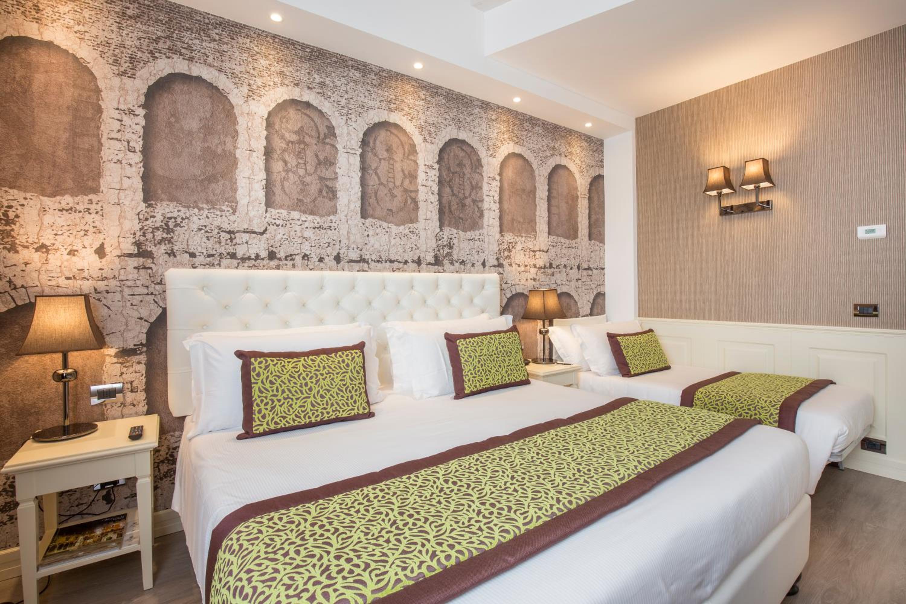 Deluxe Triple Room - Photo 10