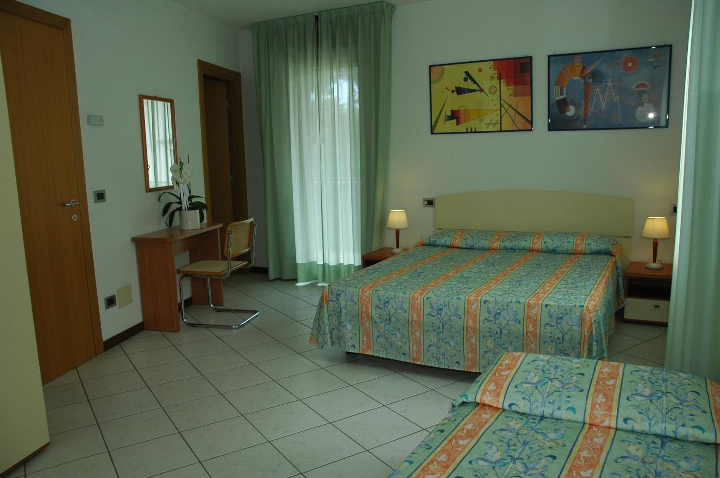 Superior Three-Bedroom Apartment - Via Julia 3/5