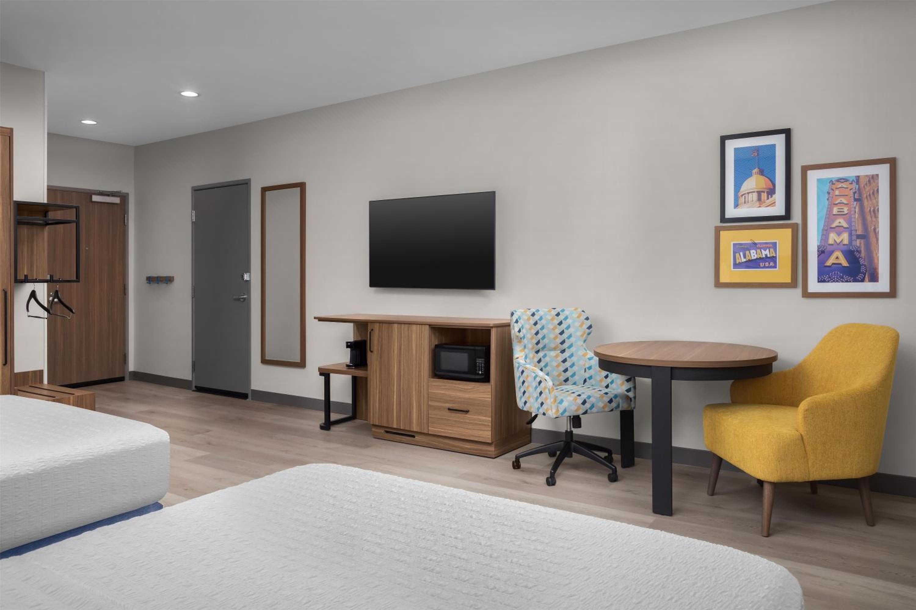 Queen Room with Two Queen Beds and Bath Tub - Mobility Access