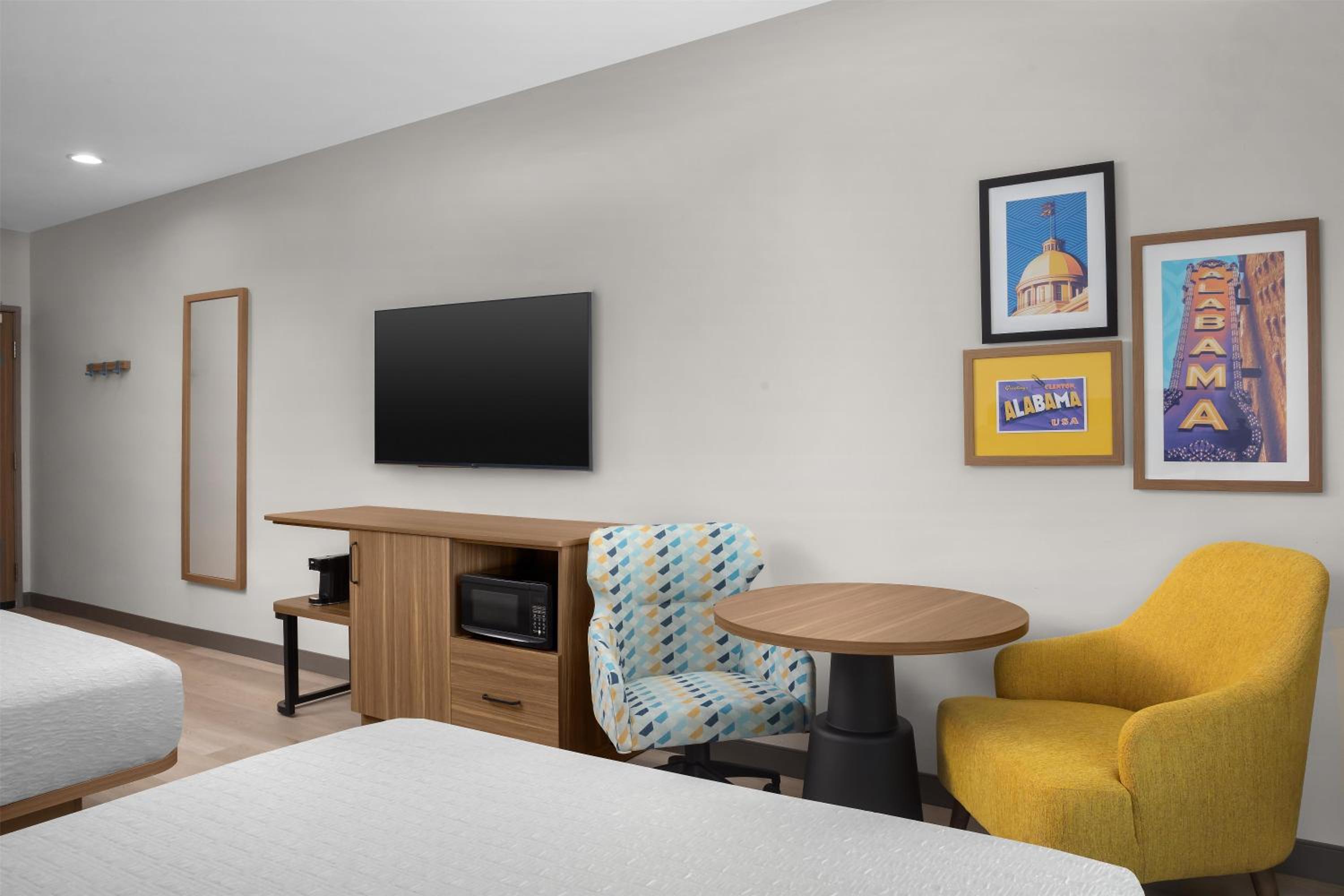 Queen Room with Two Queen Beds photo 3