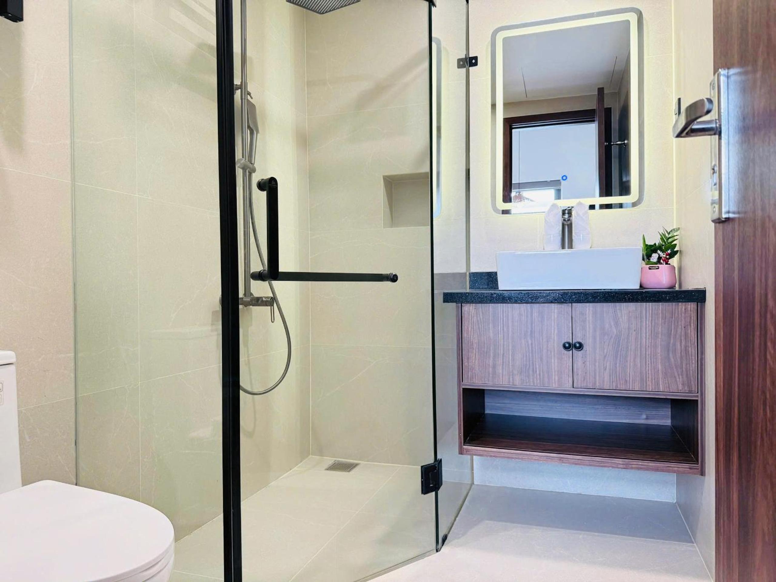 Studio Apartment with King Bed