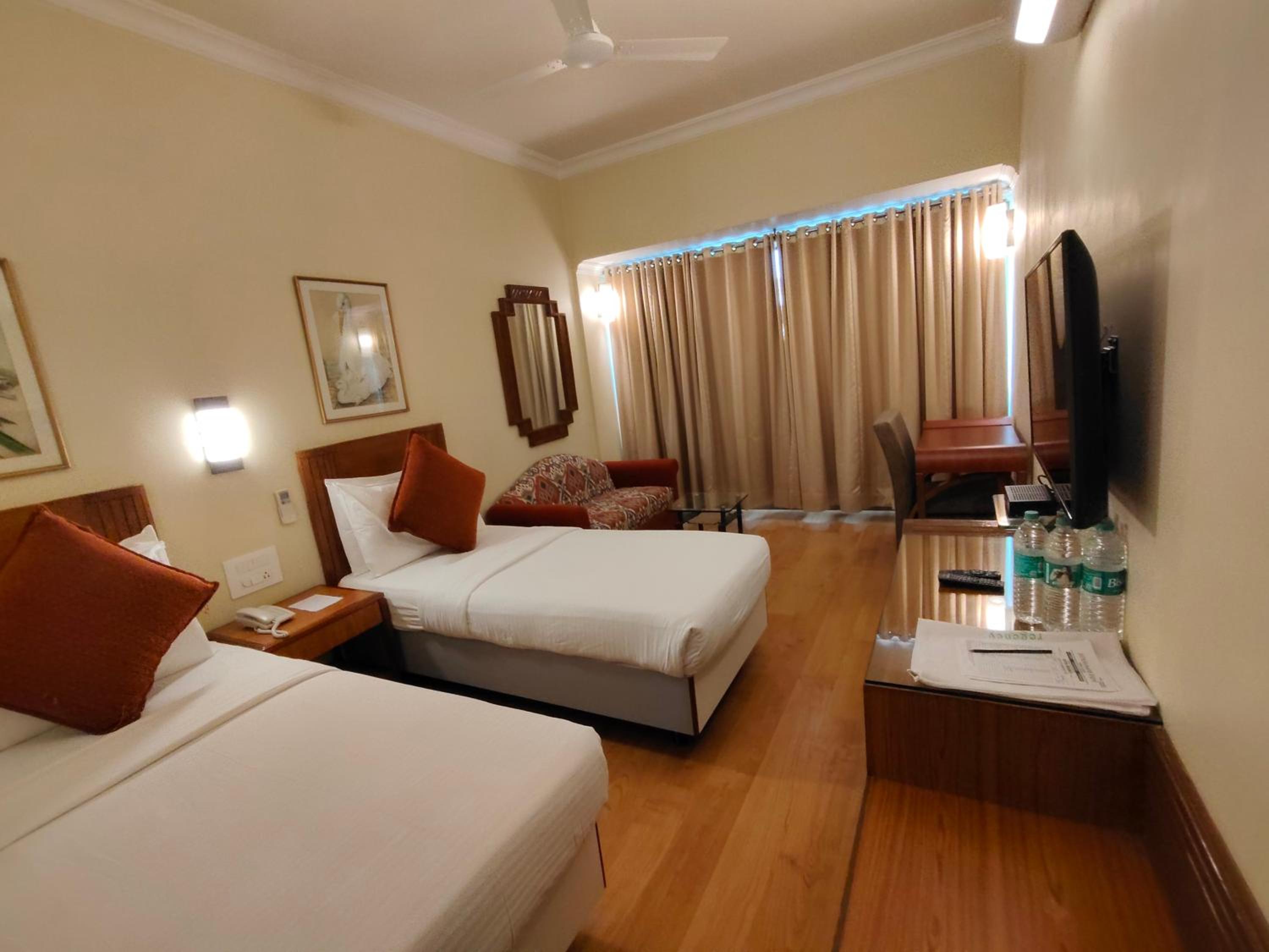 Deluxe Room - Photo 5