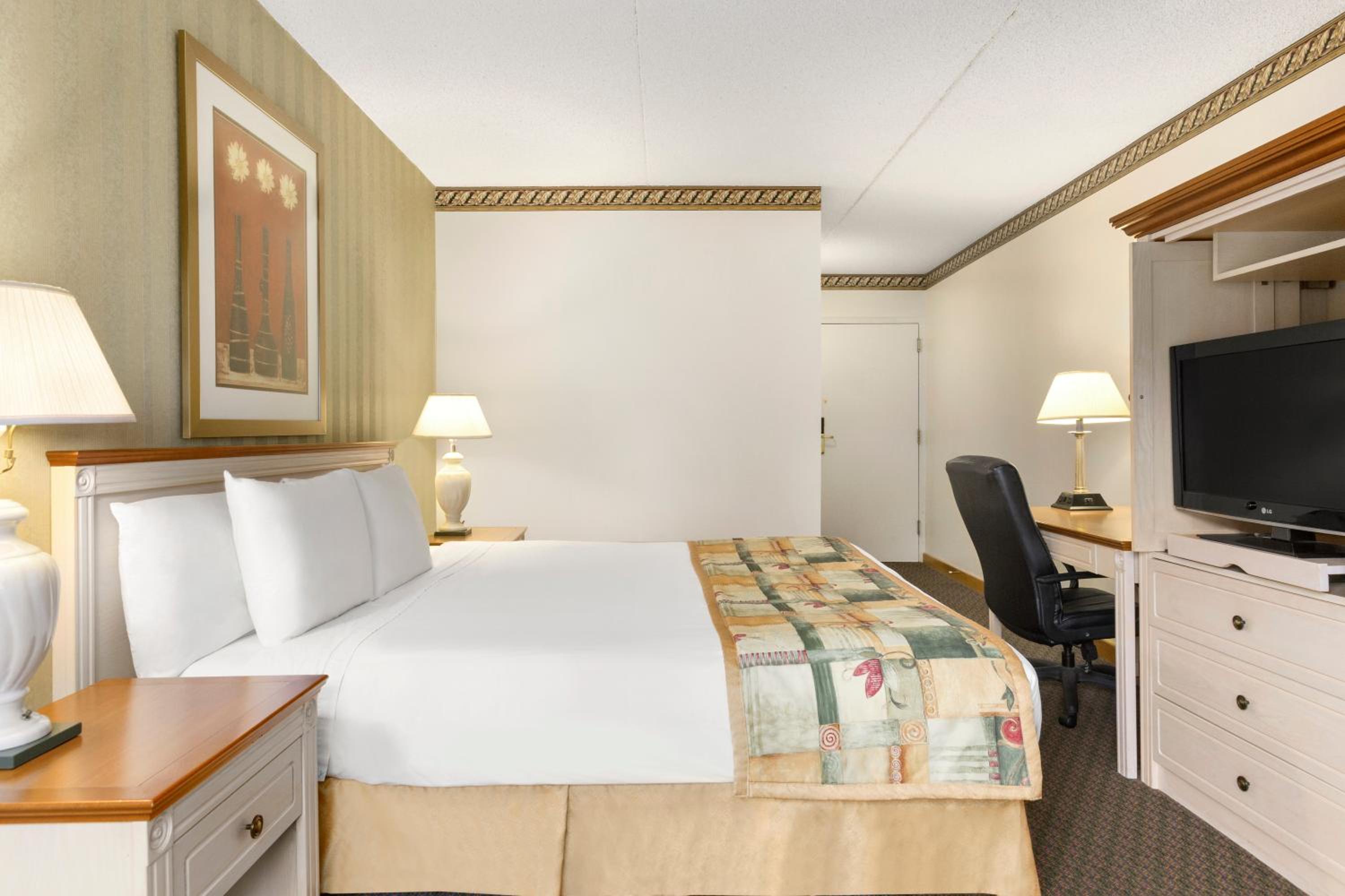 King Room - Non-Smoking - Photo 1