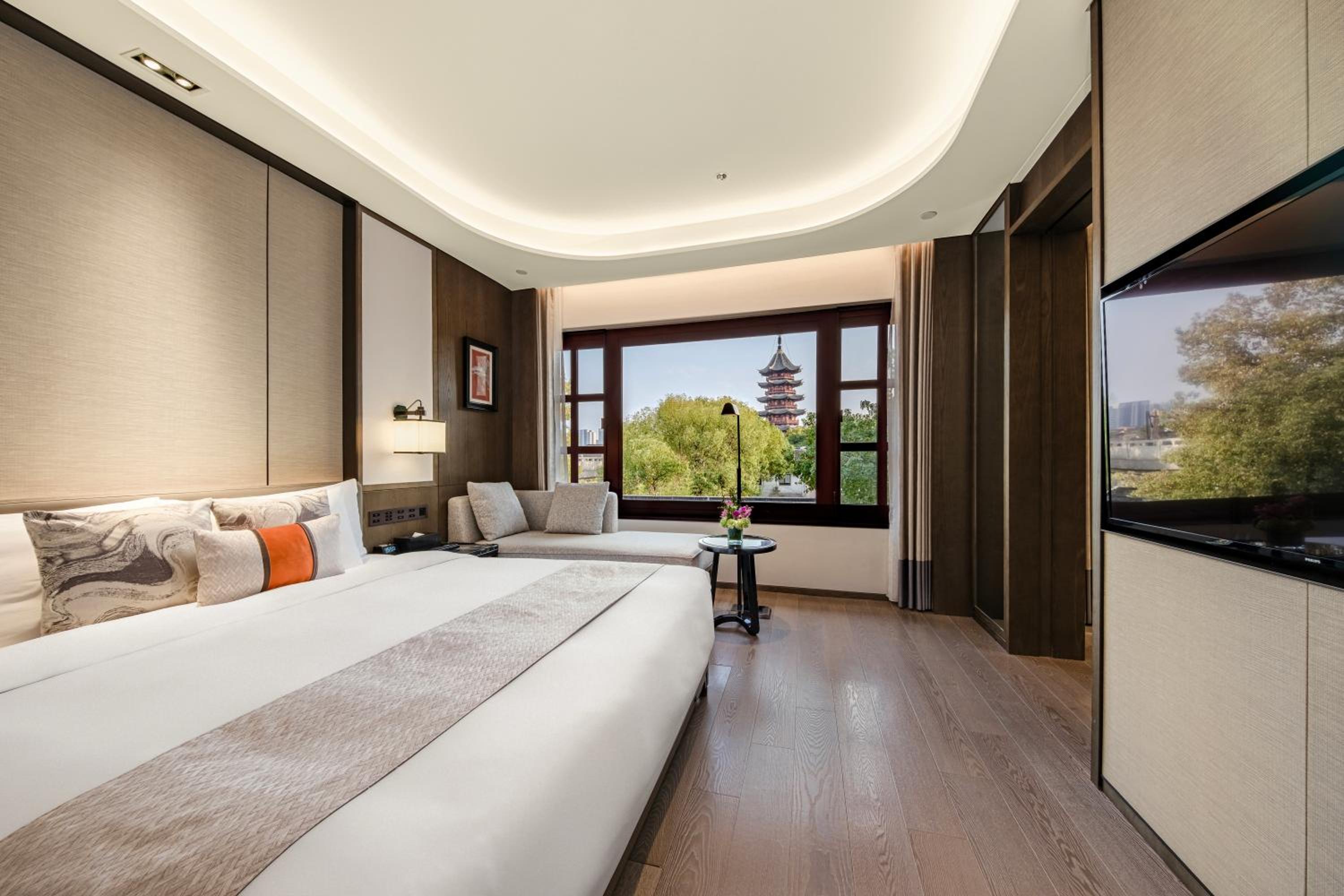 Pagoda Suite photo 1