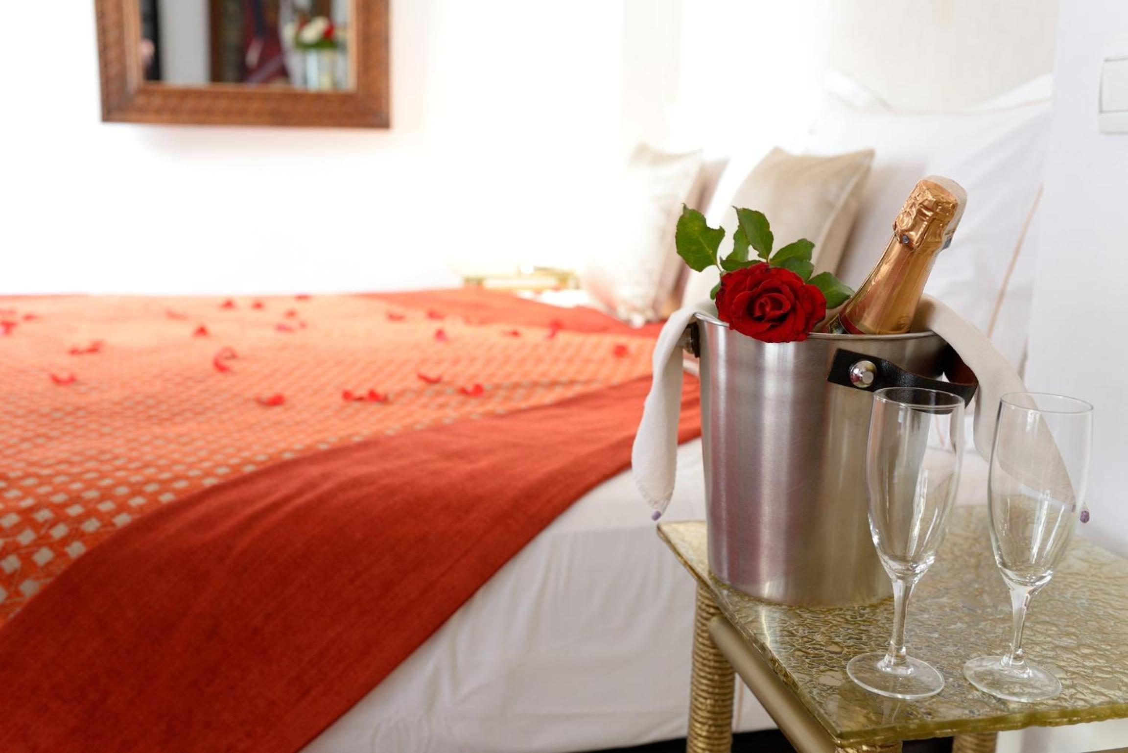 Deluxe Junior Suite - Photo 1