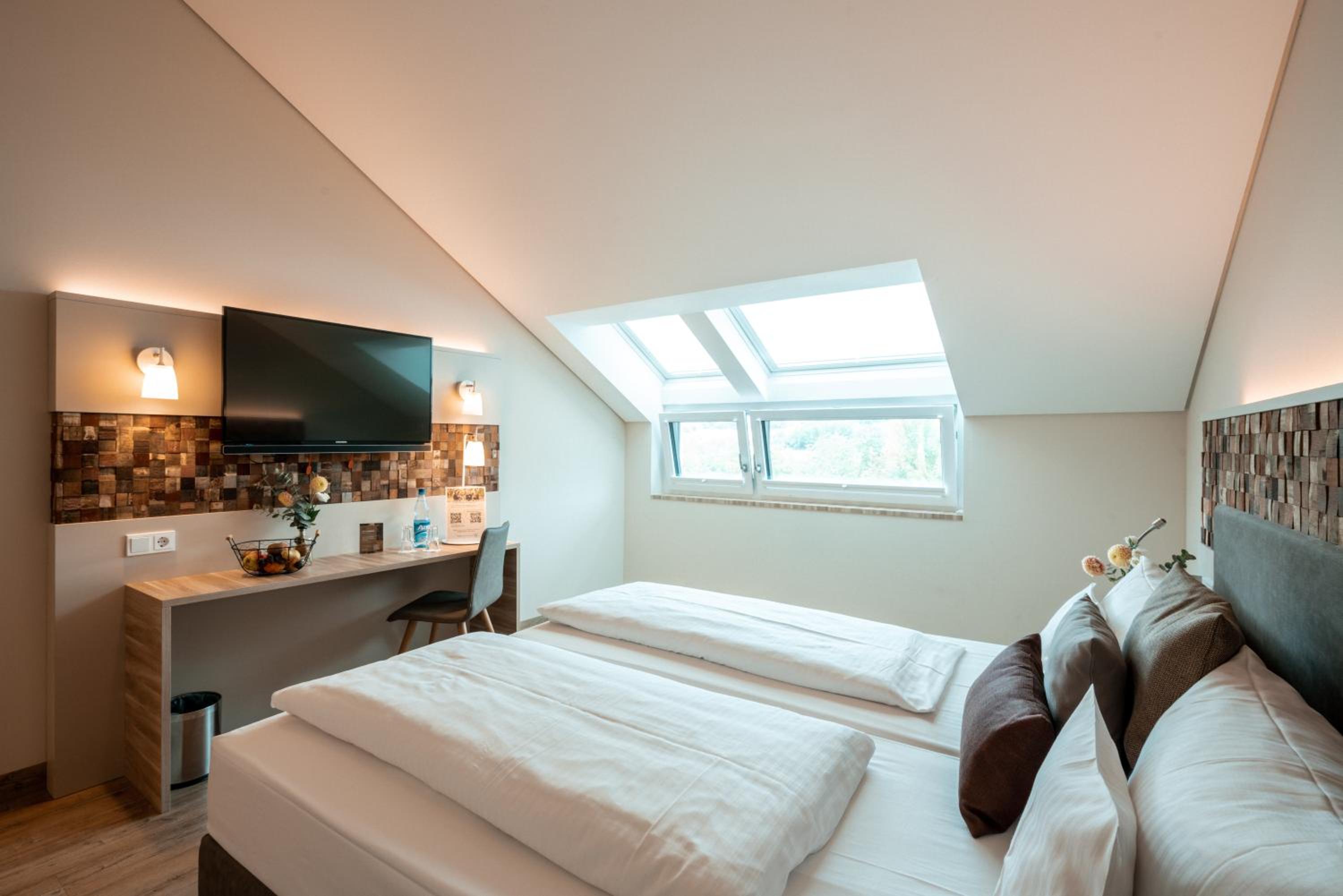 Double Room - Photo 10