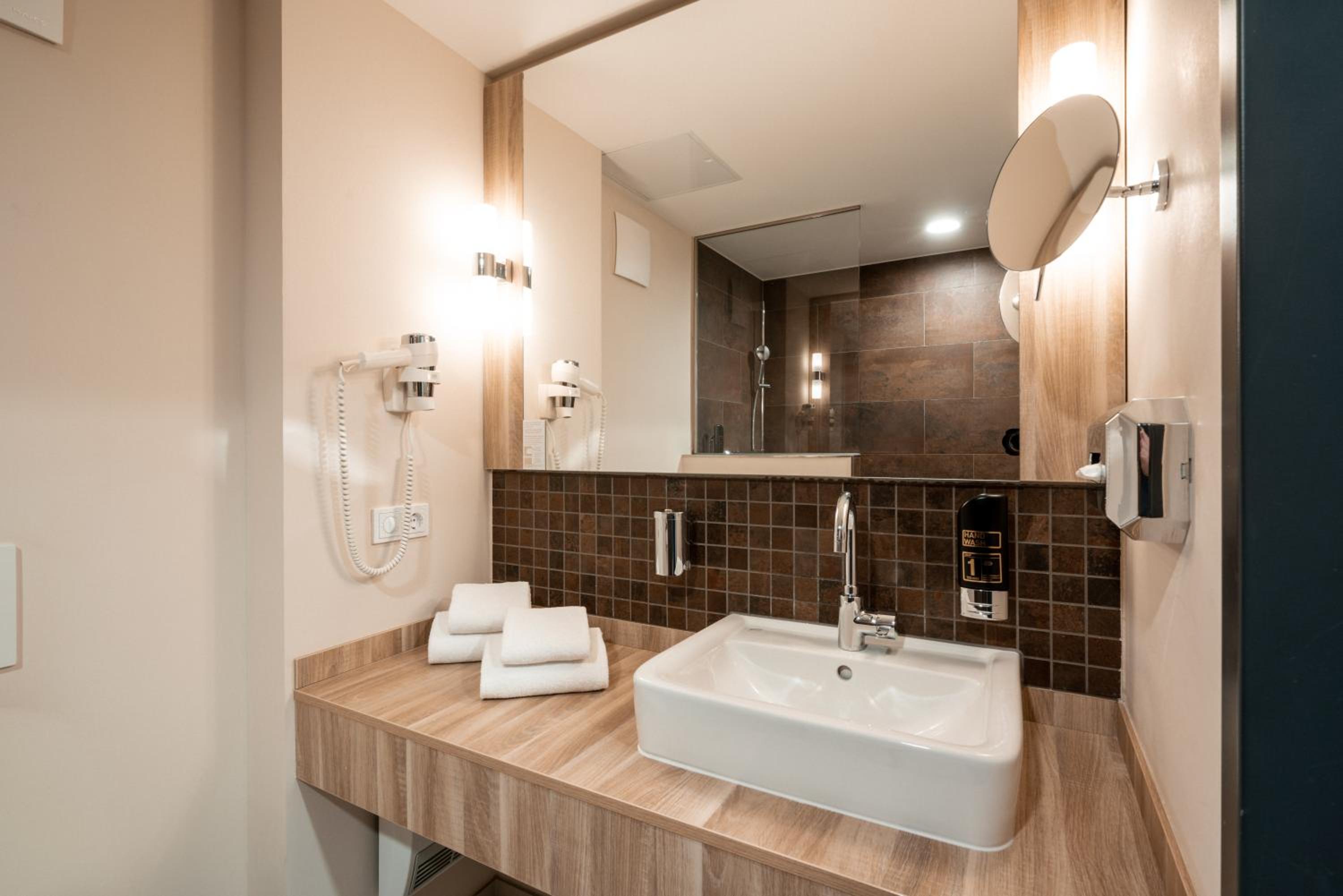 Double Room - Photo 11