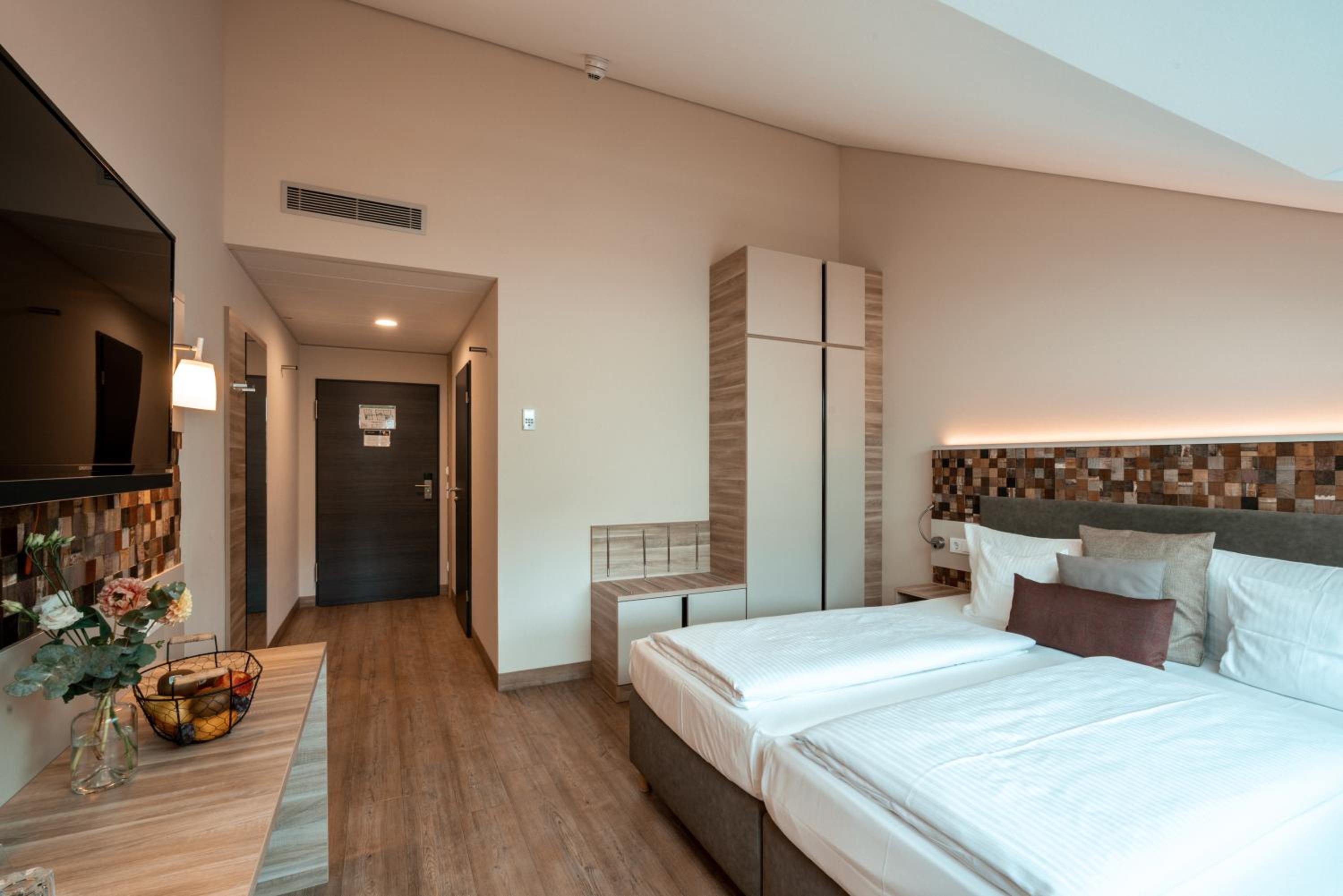 Double Room - Photo 16