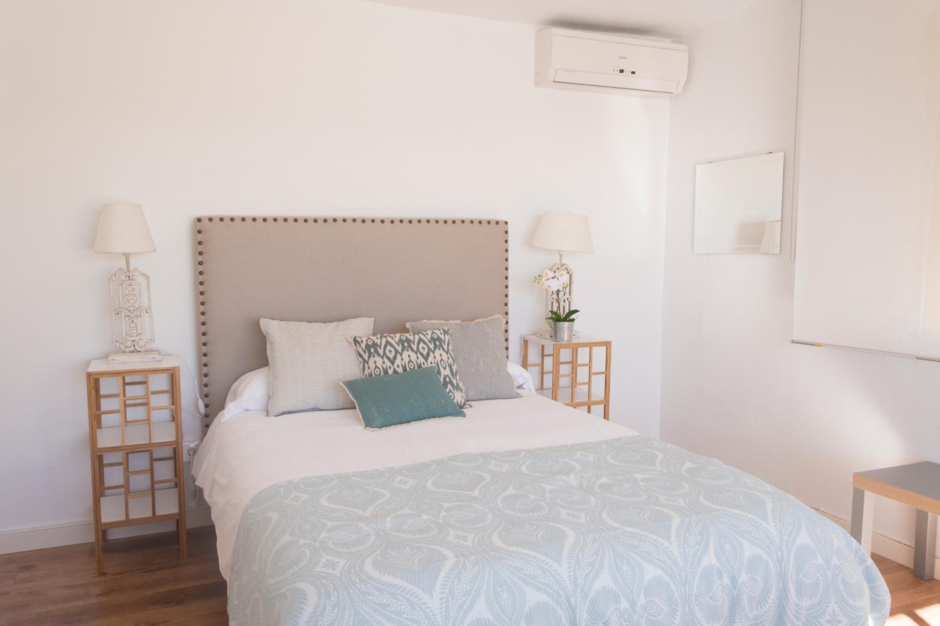 Apartamento de cinco habitaciones con terraza con vista al mar - Calle Monte Sancha