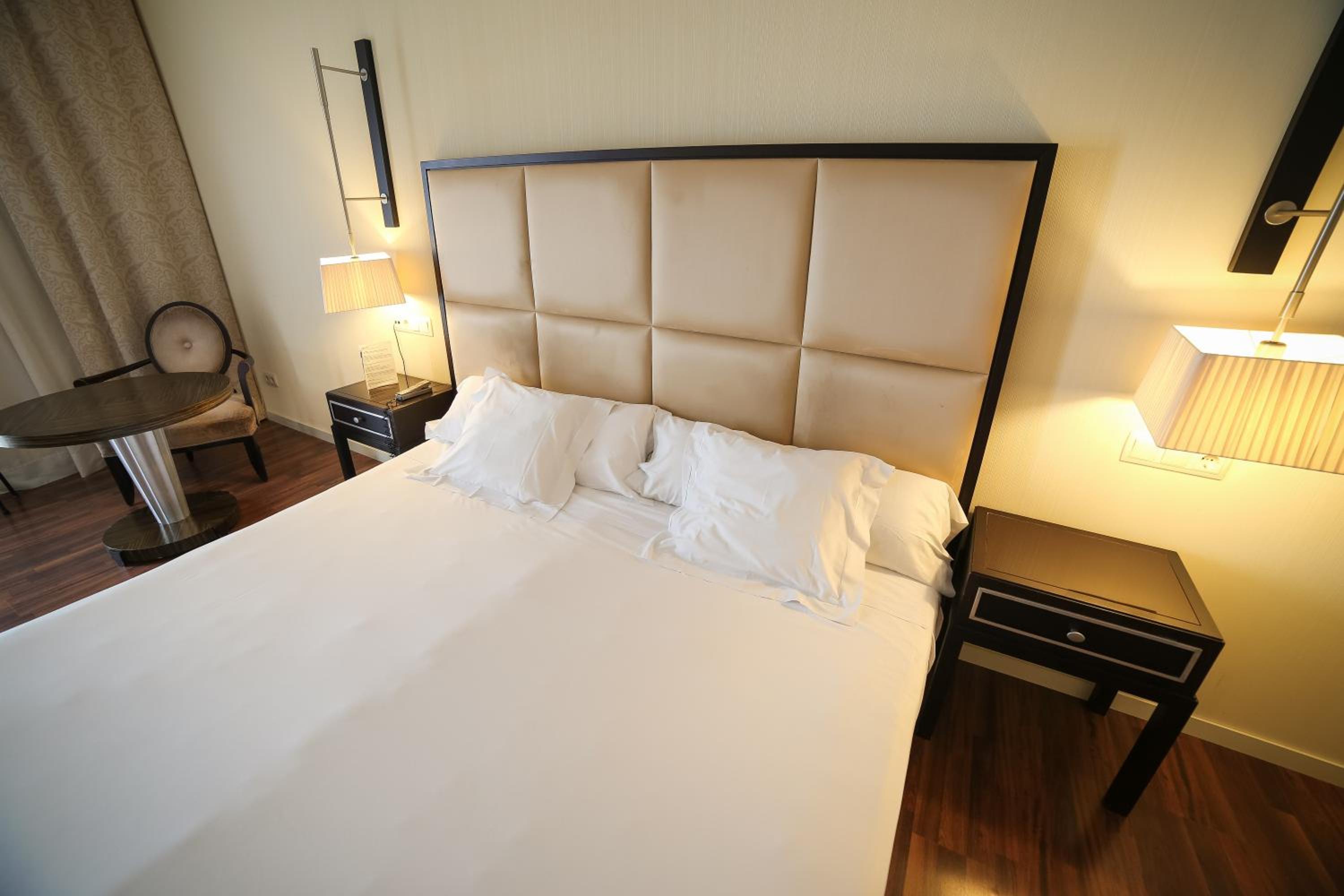 Double or Twin Room - Photo 5