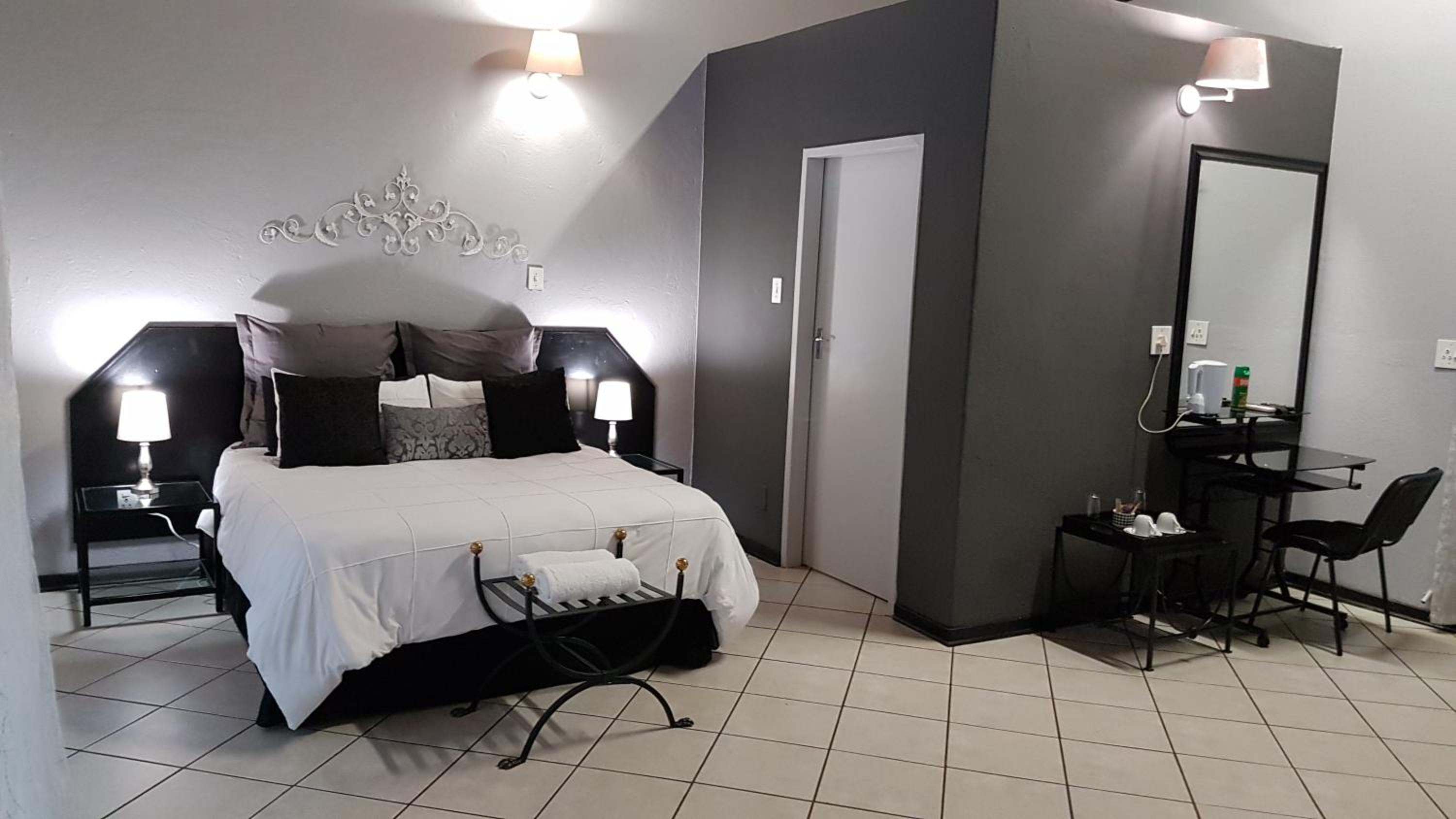 Double Room with Private Bathroom photo 2