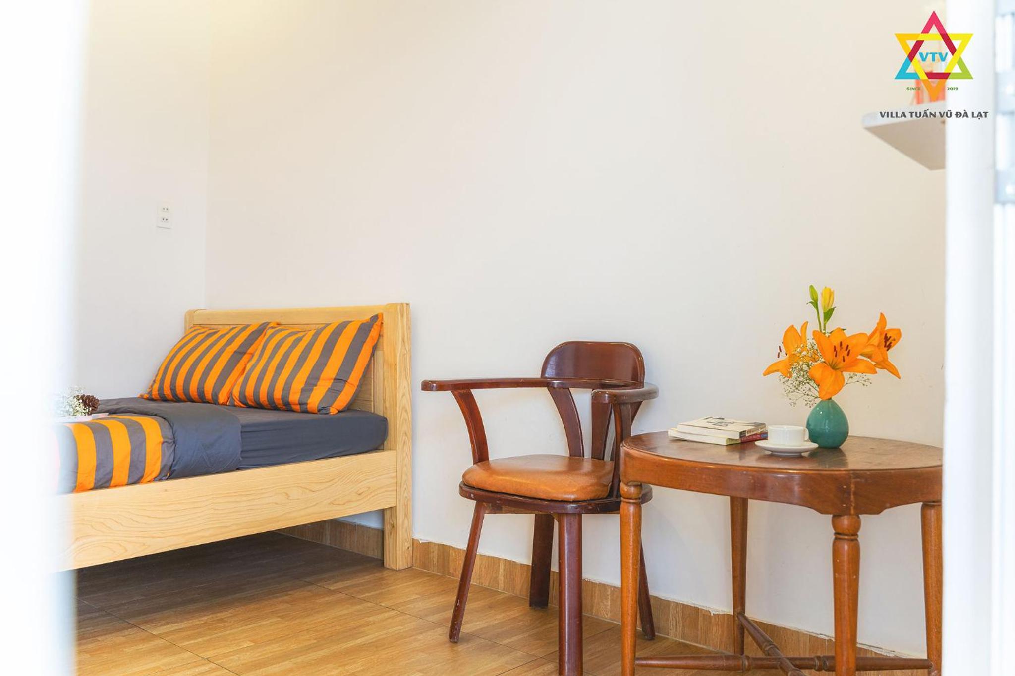 Standard Double Room with Shared Bathroom